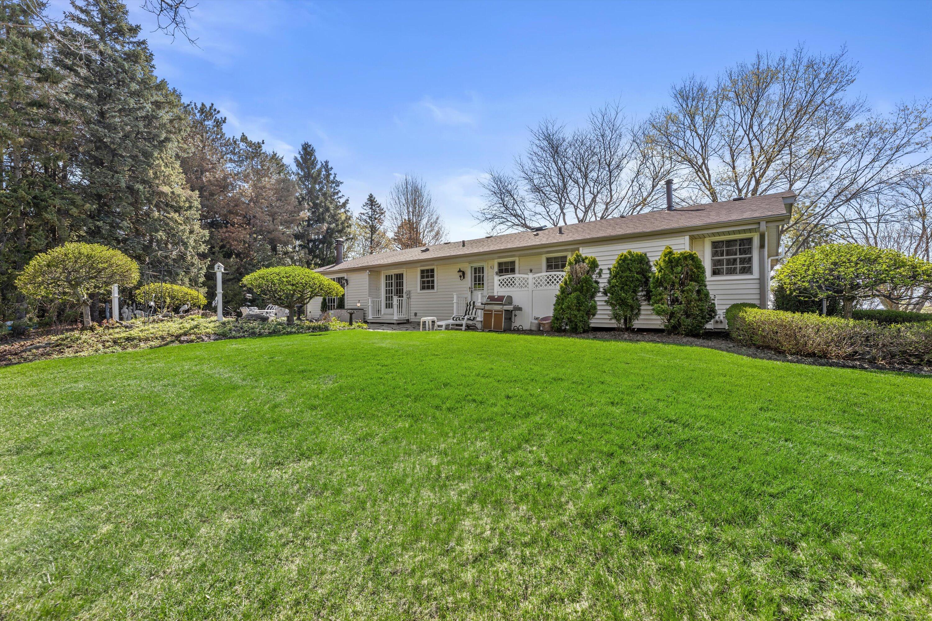 W246S6855 Maple Hill Dr