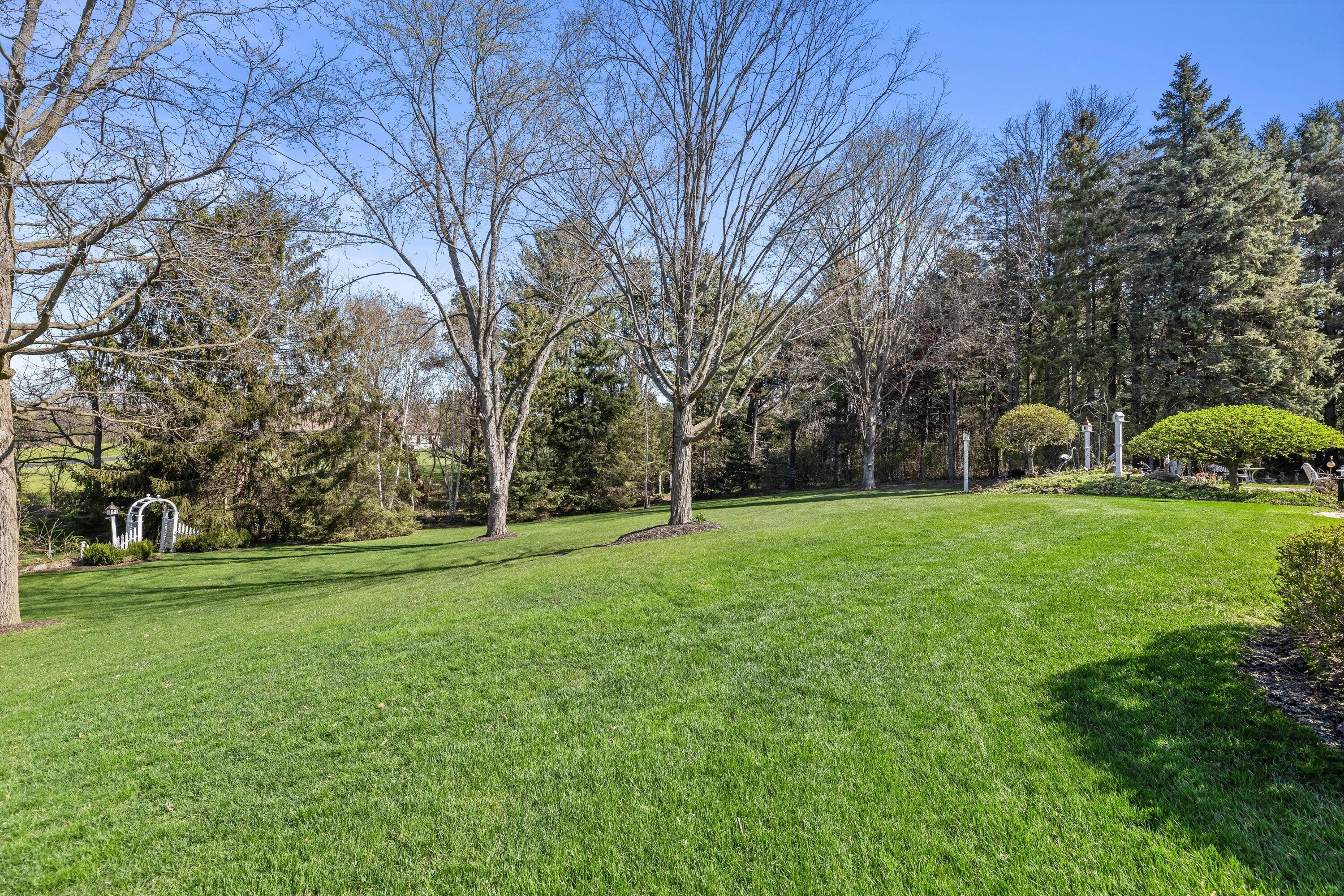 W246S6855 Maple Hill Dr