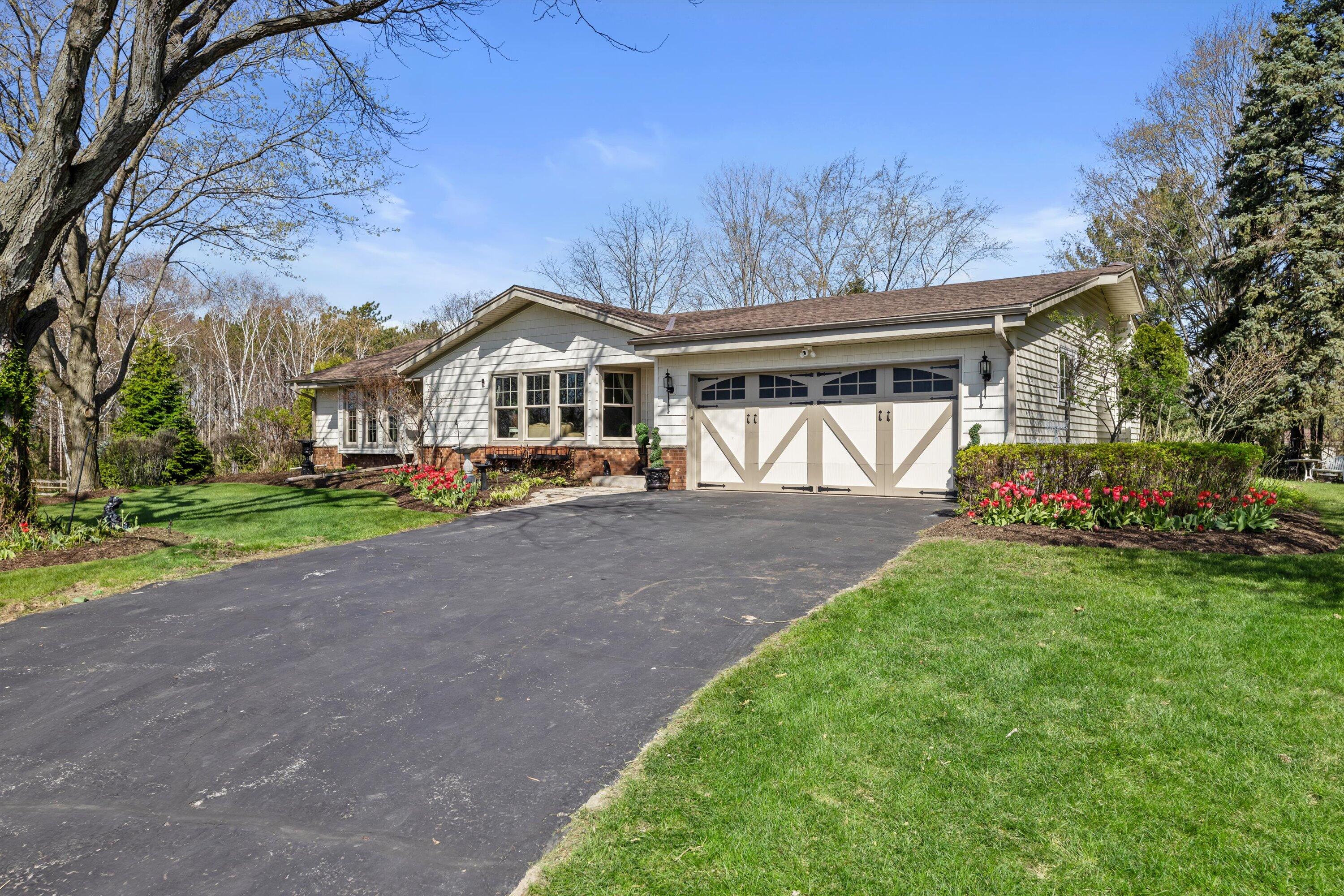 W246S6855 Maple Hill Dr