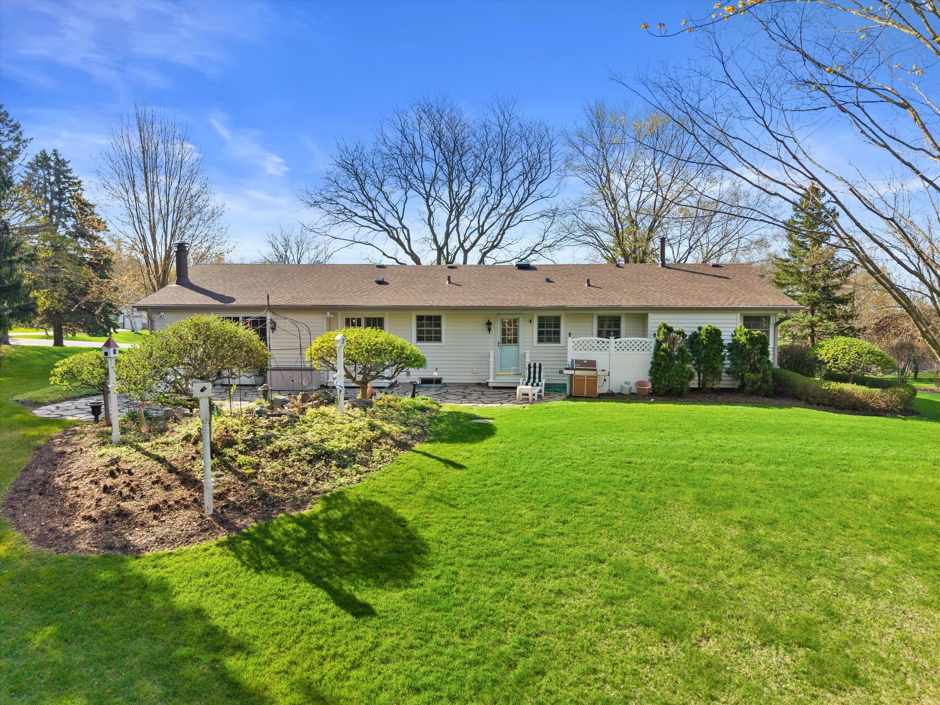 W246S6855 Maple Hill Dr