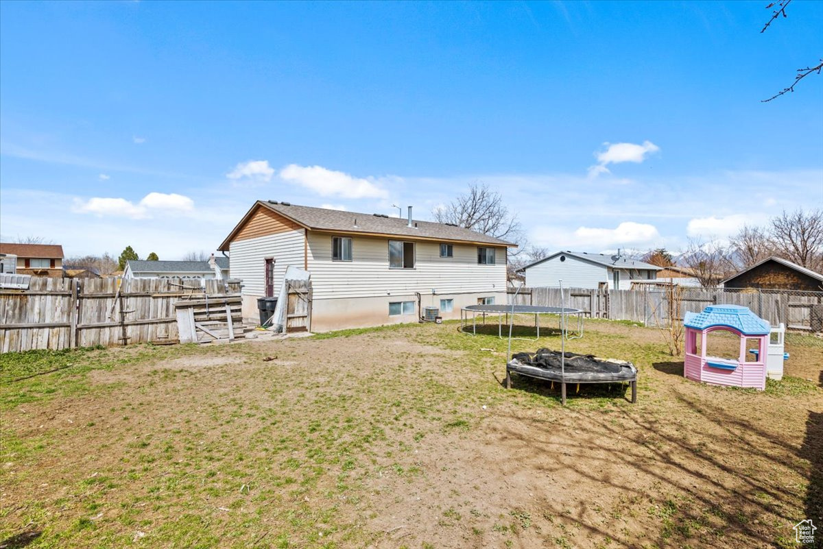 686 TOMAHAWK DR