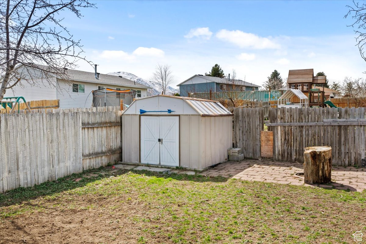686 TOMAHAWK DR