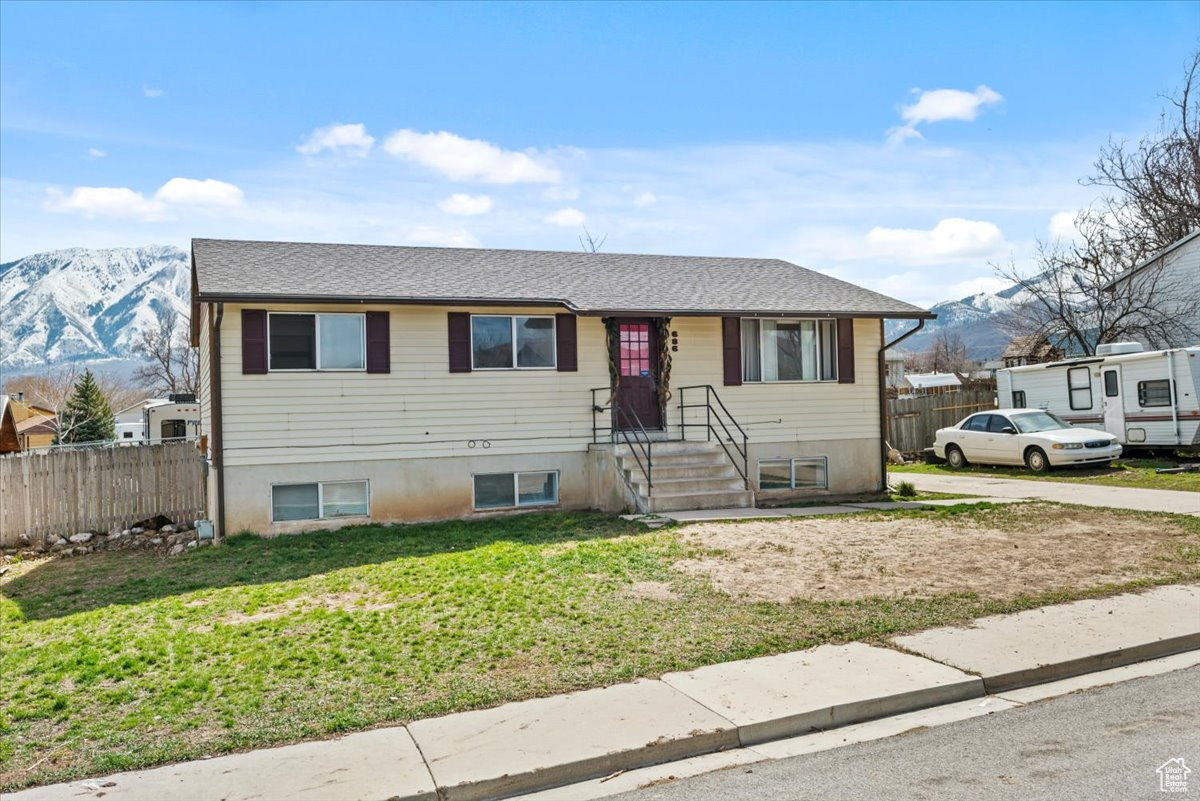 686 TOMAHAWK DR
