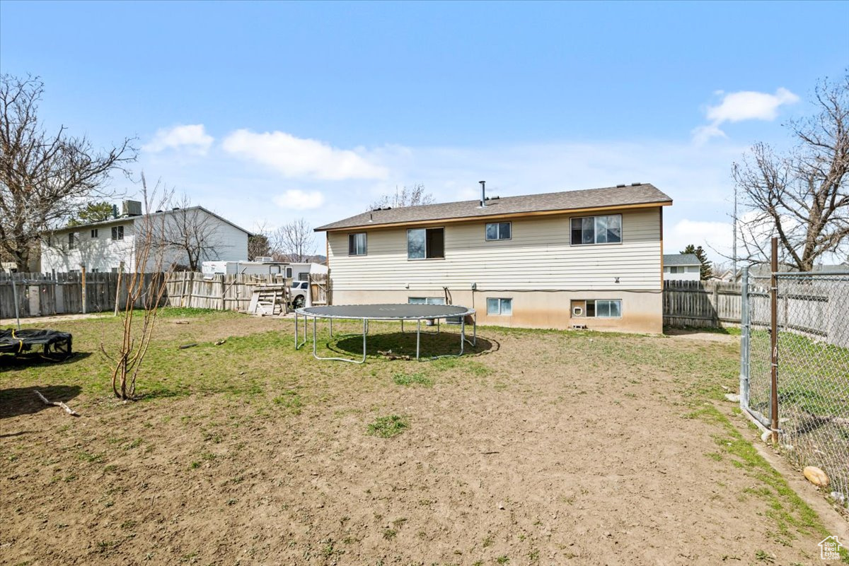 686 TOMAHAWK DR