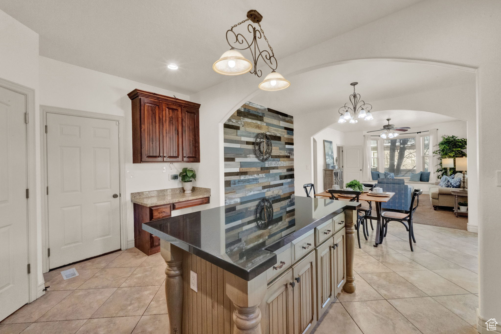 386 N KIMBERLY CIR