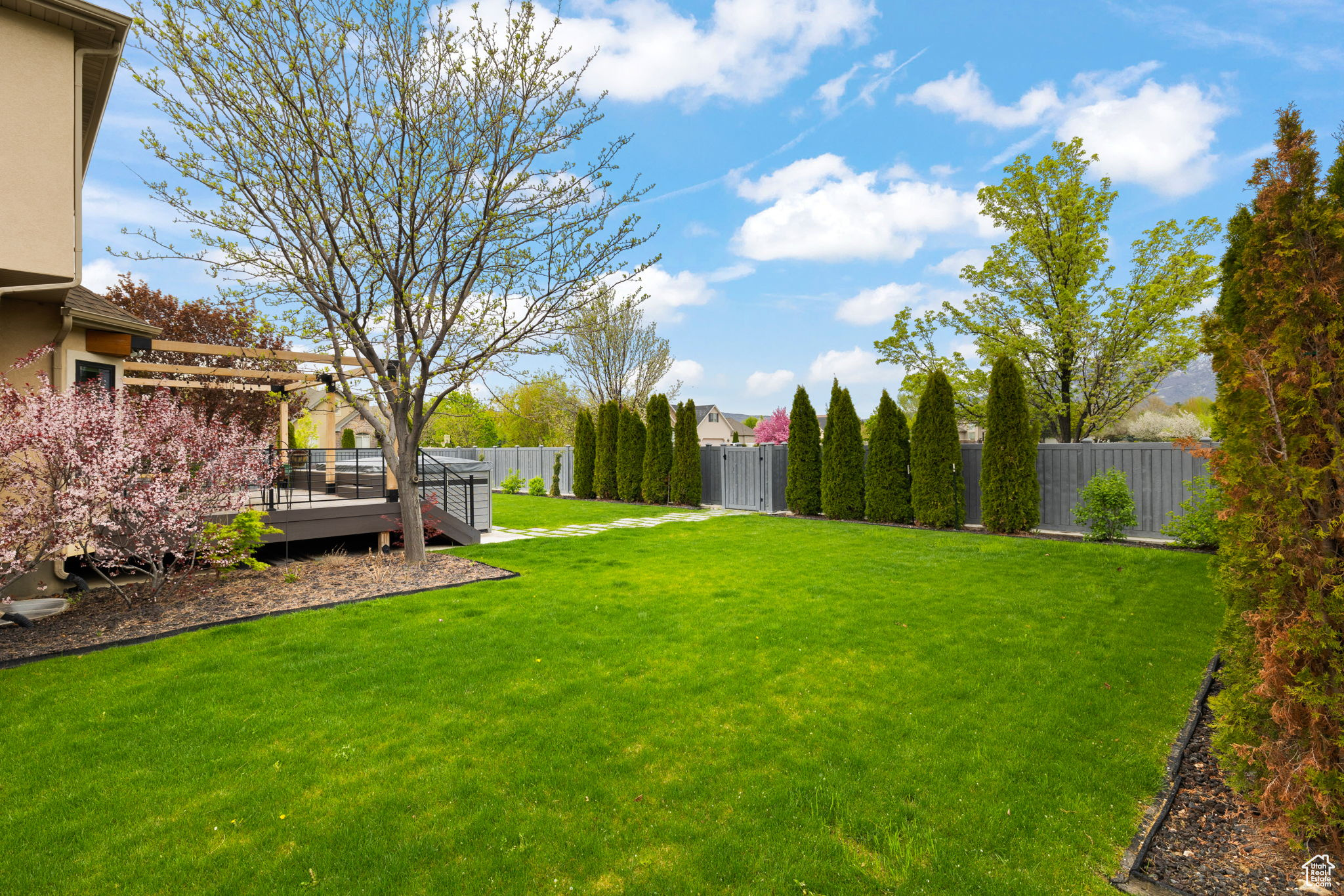 4718 W 10300 N
