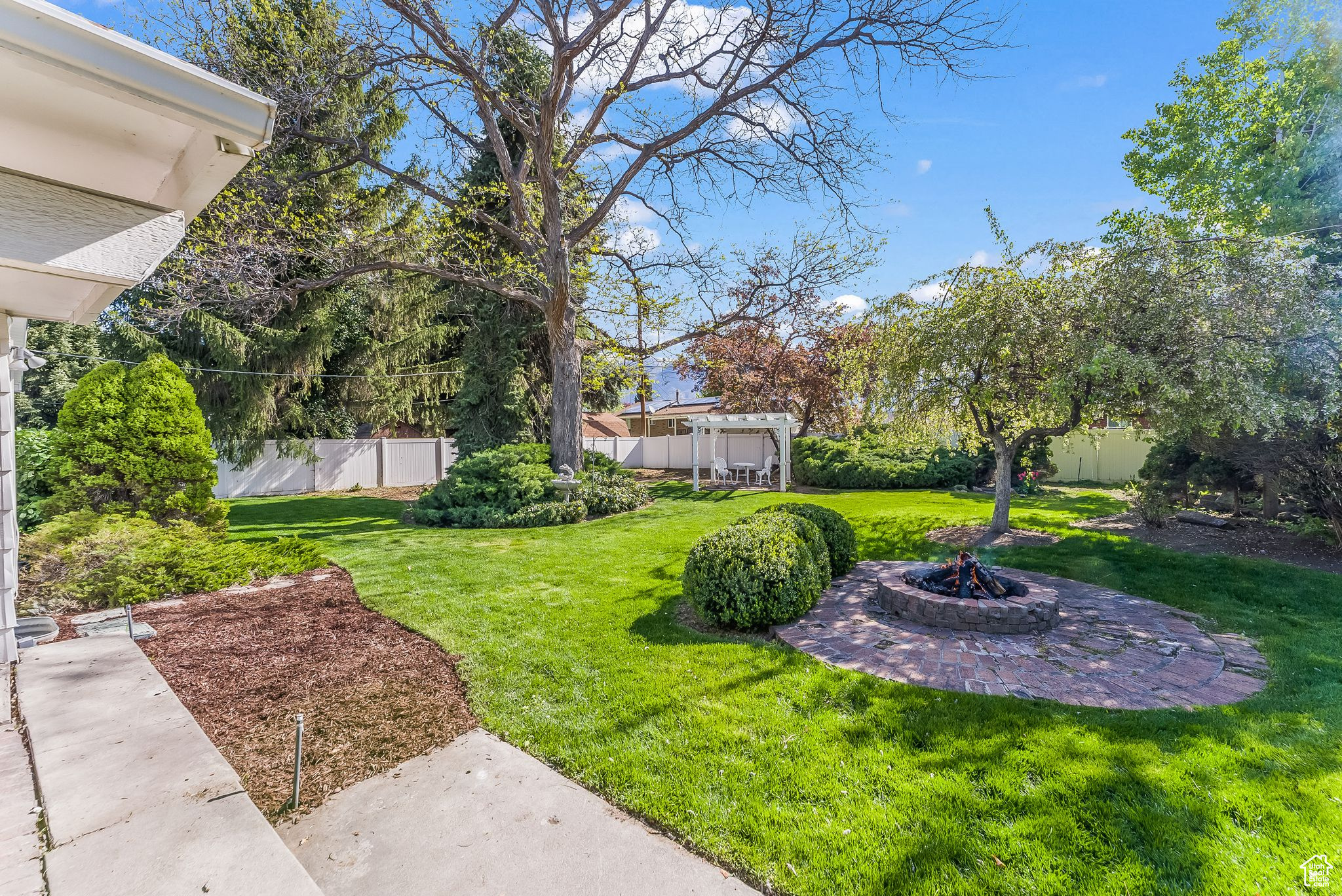 267 S ORCHARD AVE