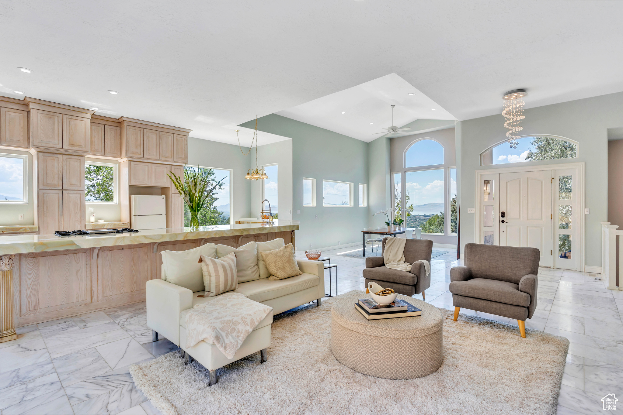 4066 N DEVONSHIRE DR
