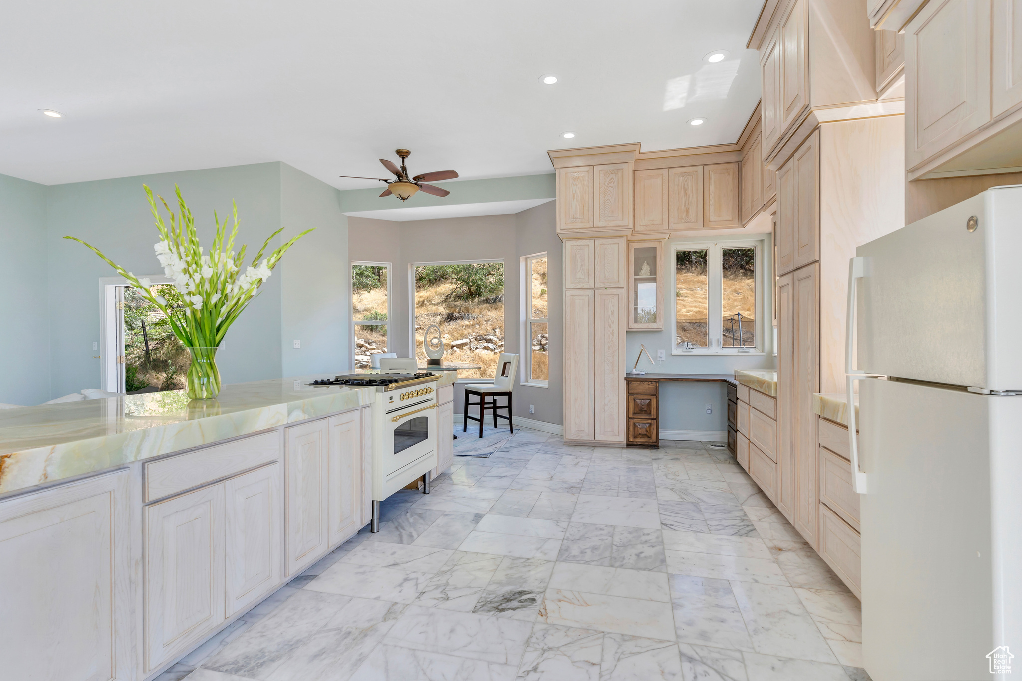 4066 N DEVONSHIRE DR
