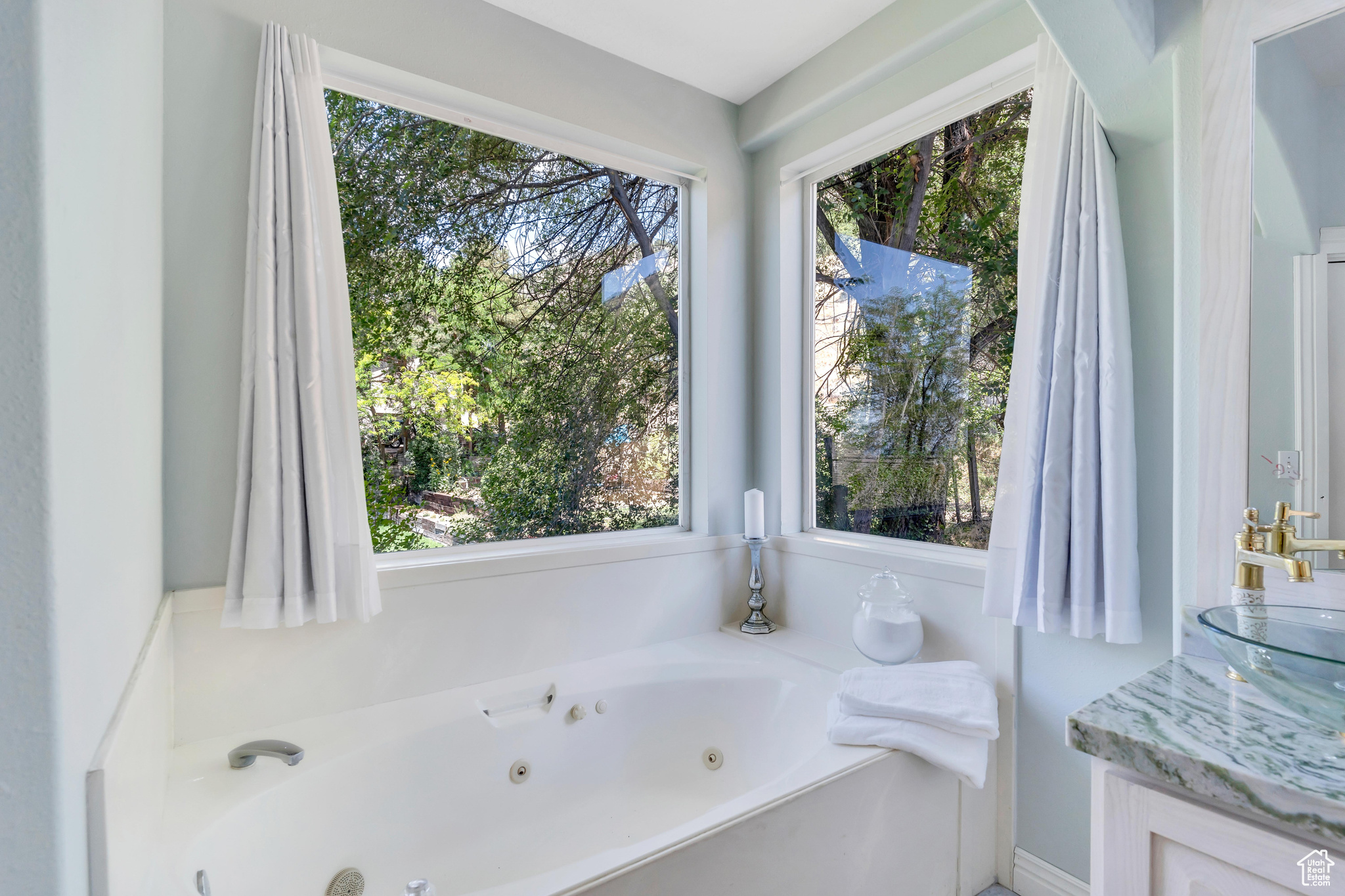 4066 N DEVONSHIRE DR