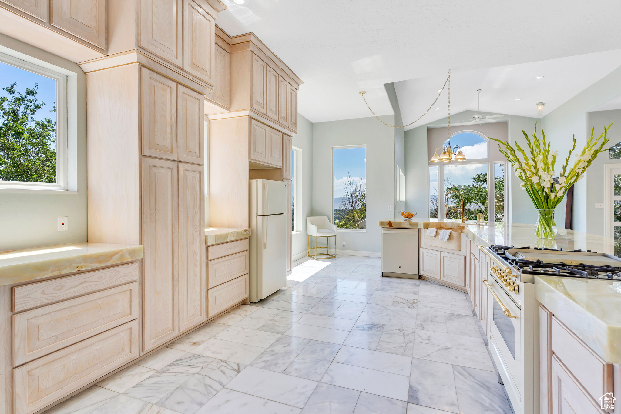 4066 N DEVONSHIRE DR
