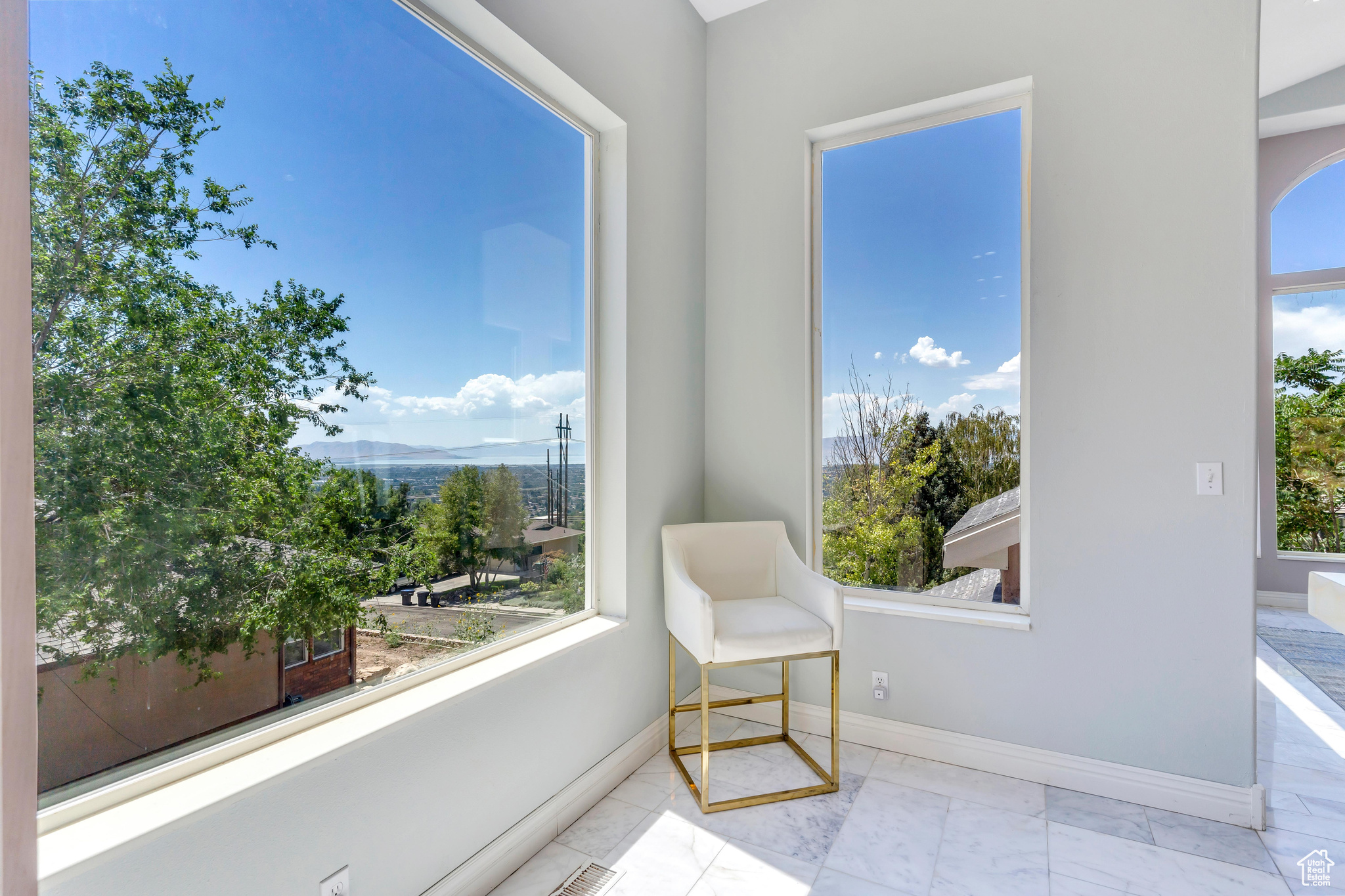 4066 N DEVONSHIRE DR
