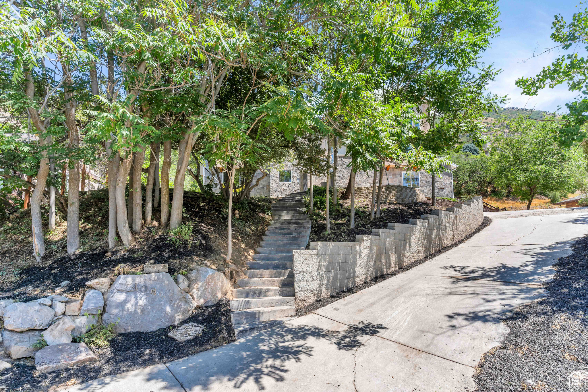 4066 N DEVONSHIRE DR