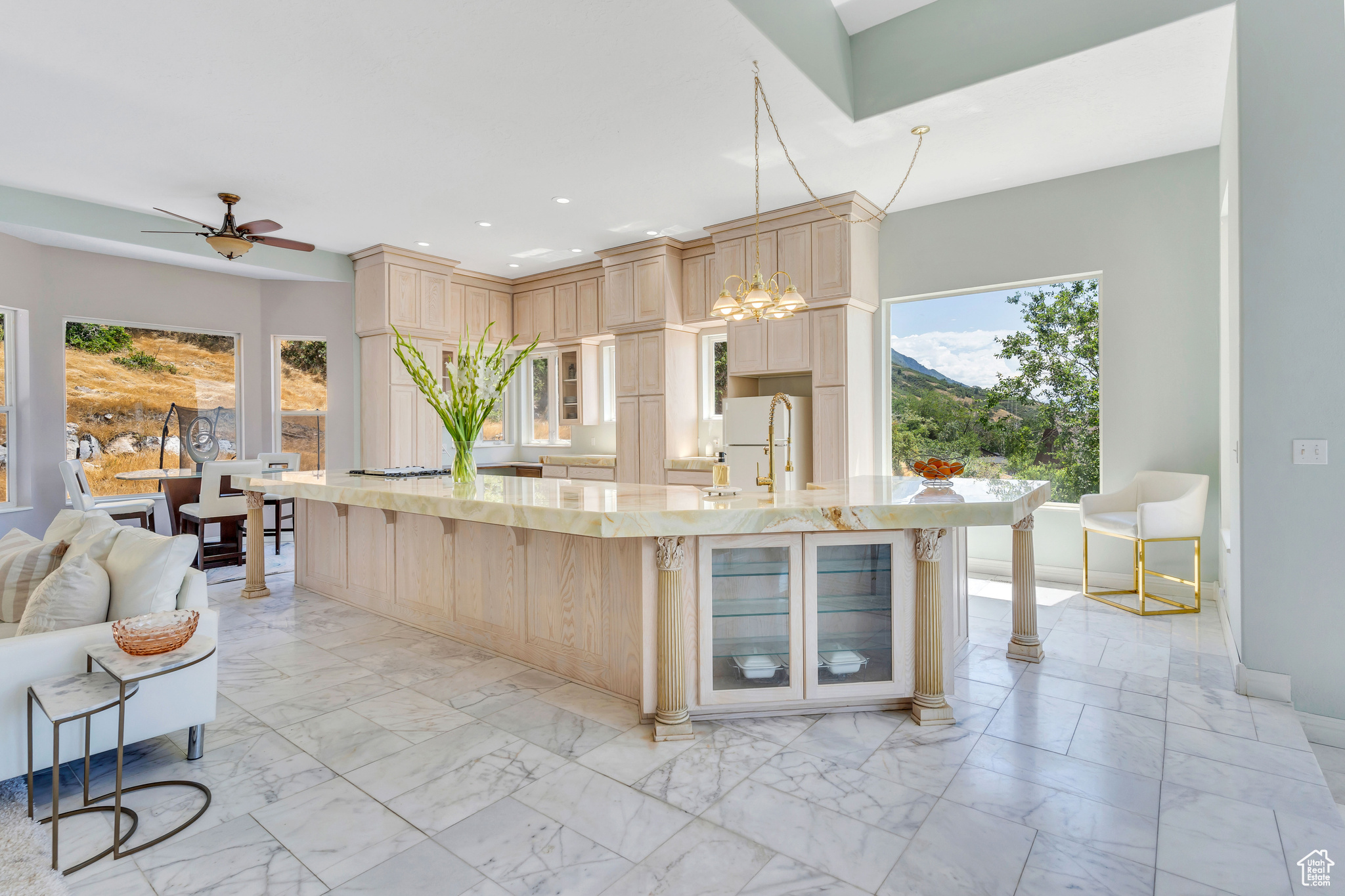 4066 N DEVONSHIRE DR
