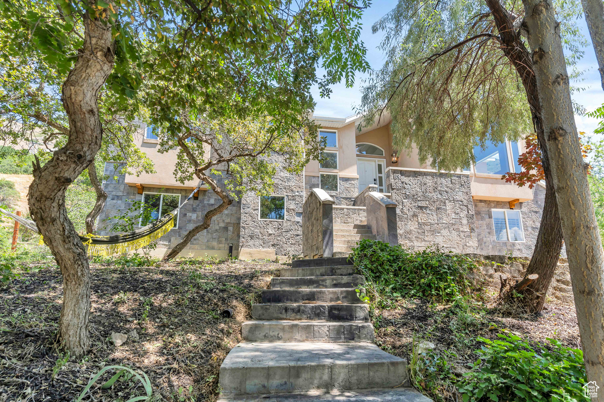 4066 N DEVONSHIRE DR