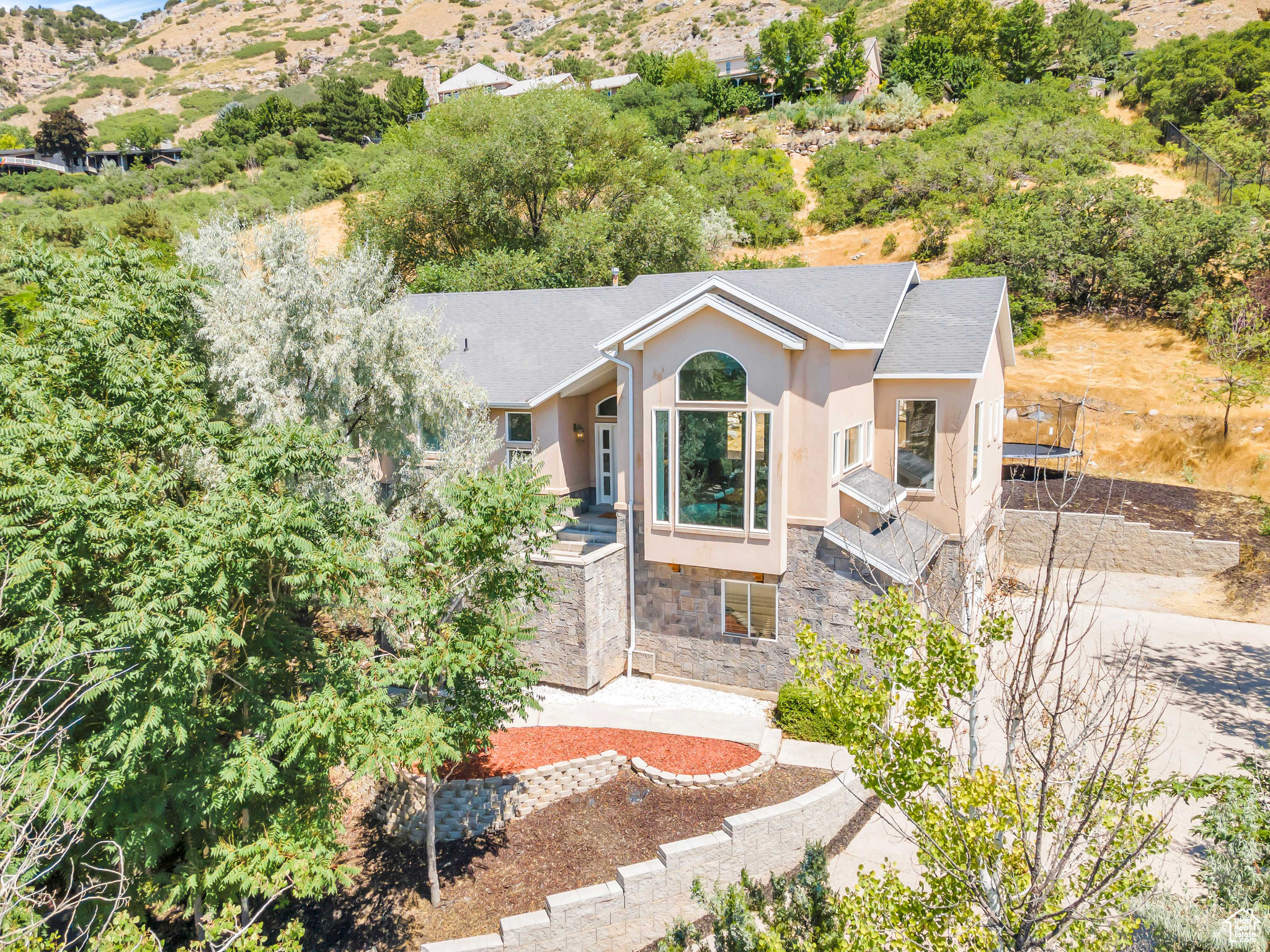 4066 N DEVONSHIRE DR