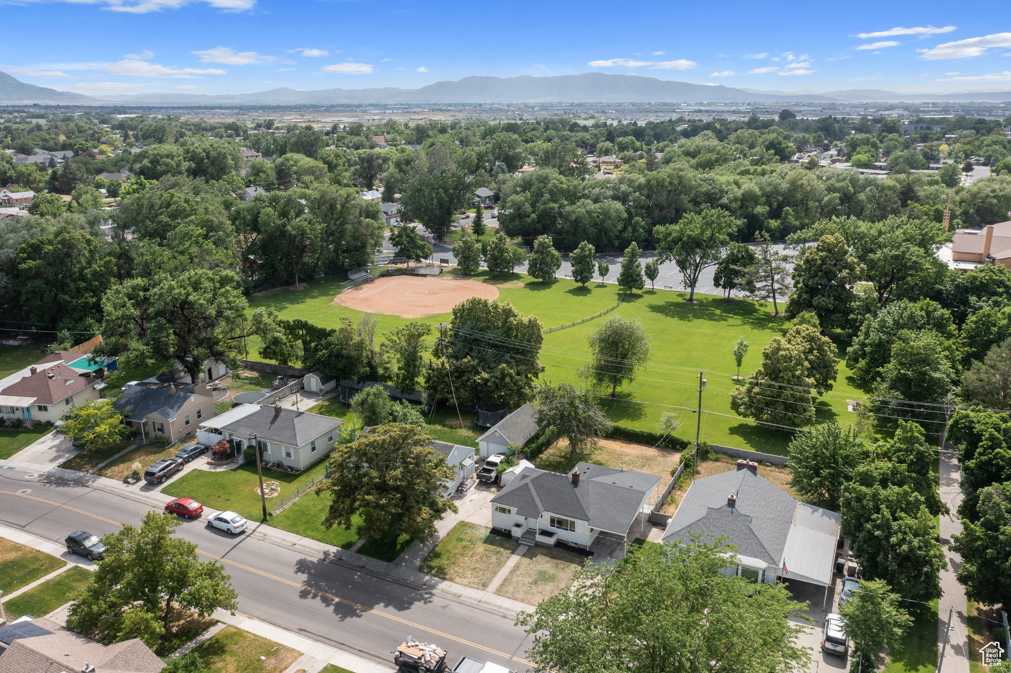 200 BROOKSIDE DR