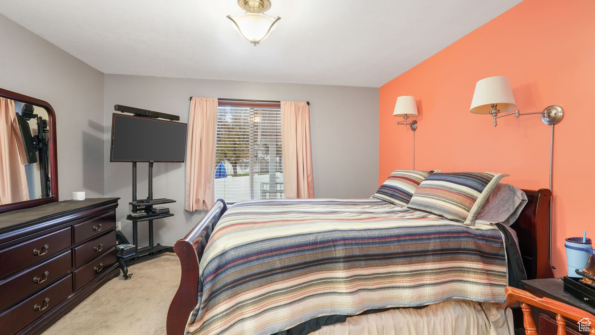 1272 E LOAFER VIEW DR