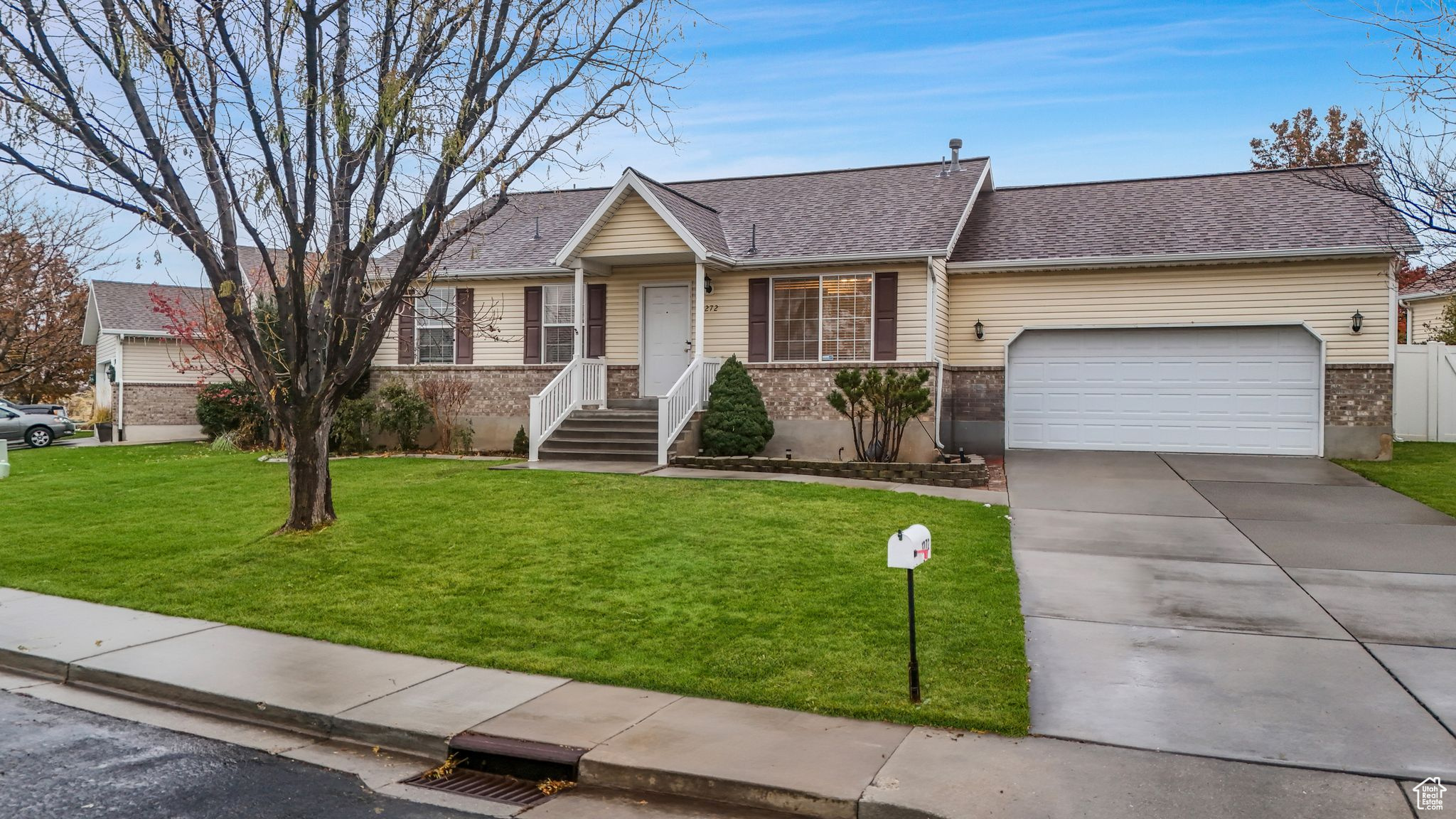 1272 E LOAFER VIEW DR