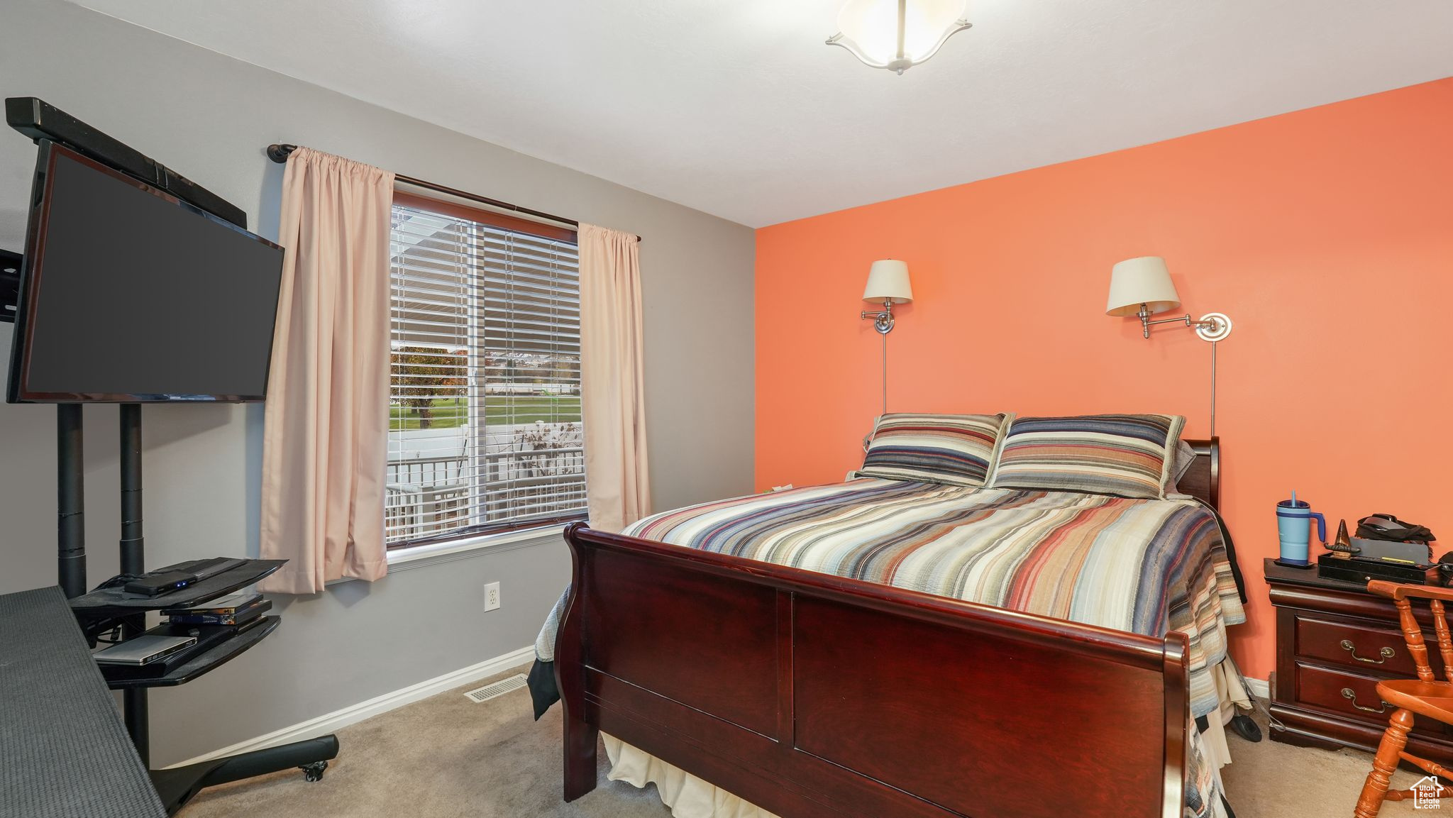 1272 E LOAFER VIEW DR