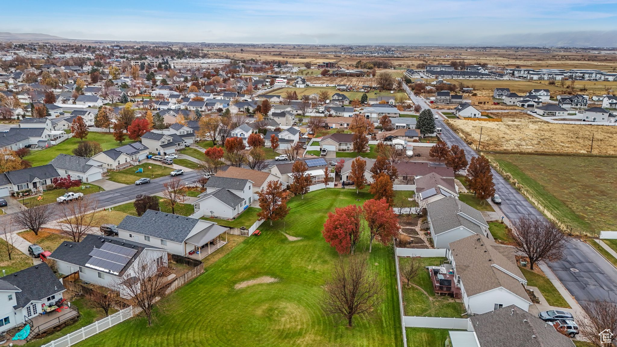 1272 E LOAFER VIEW DR