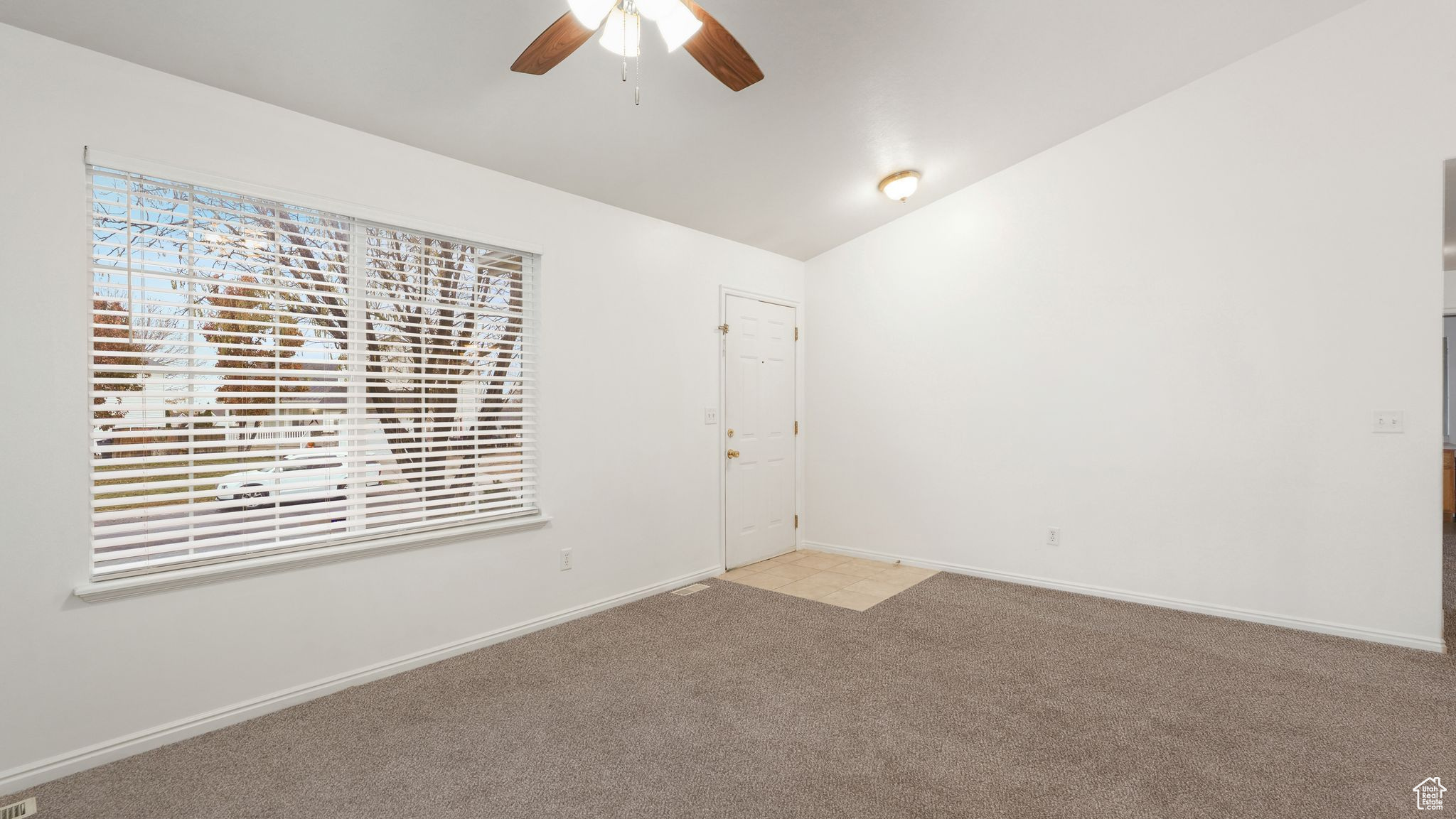 1272 E LOAFER VIEW DR