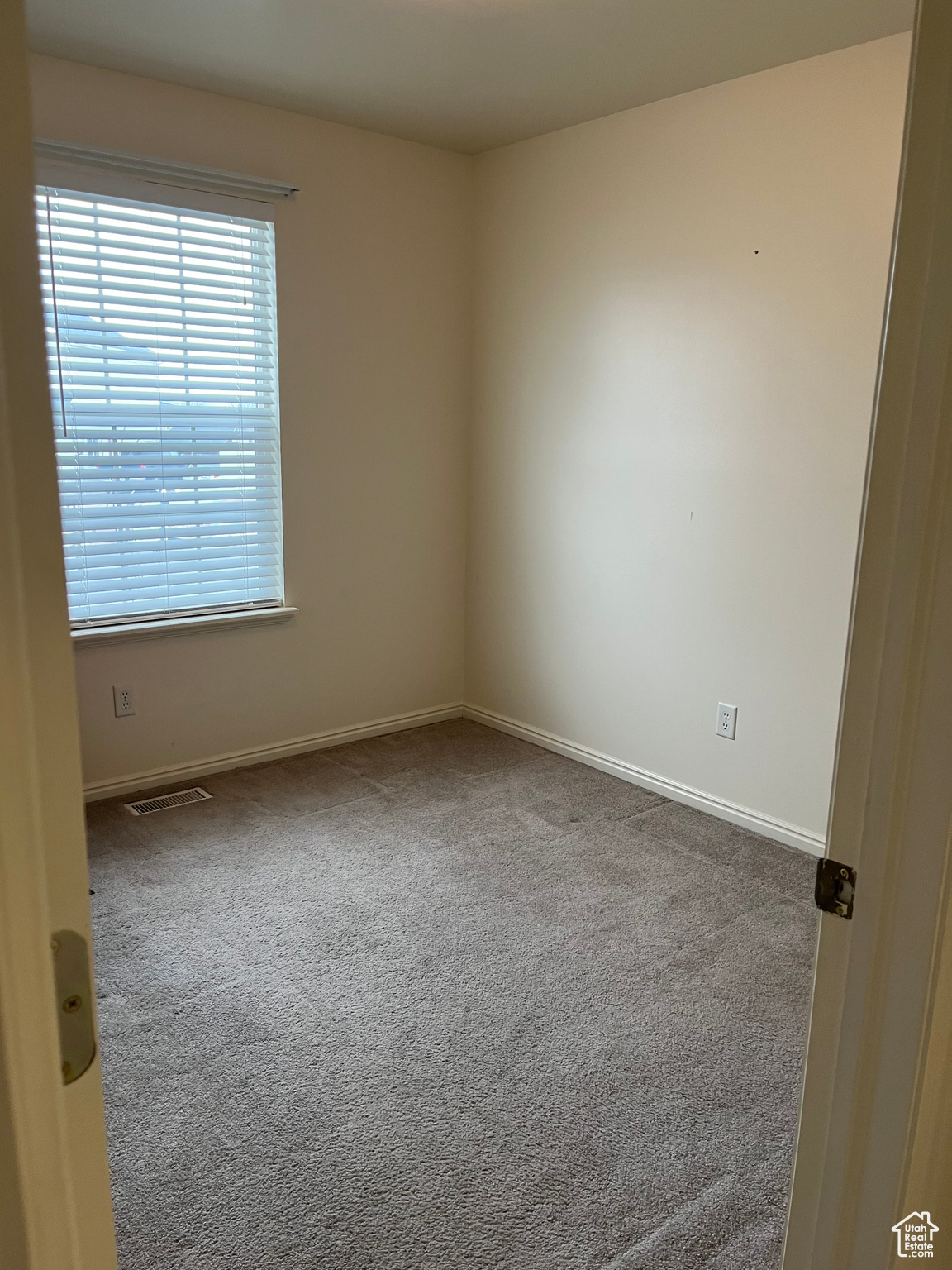 1272 E LOAFER VIEW DR