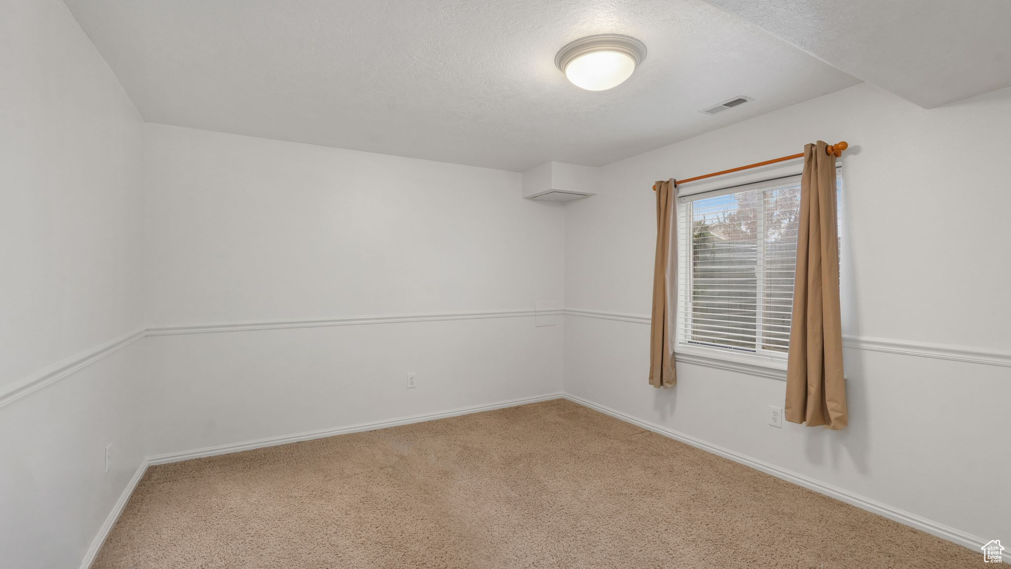 1272 E LOAFER VIEW DR