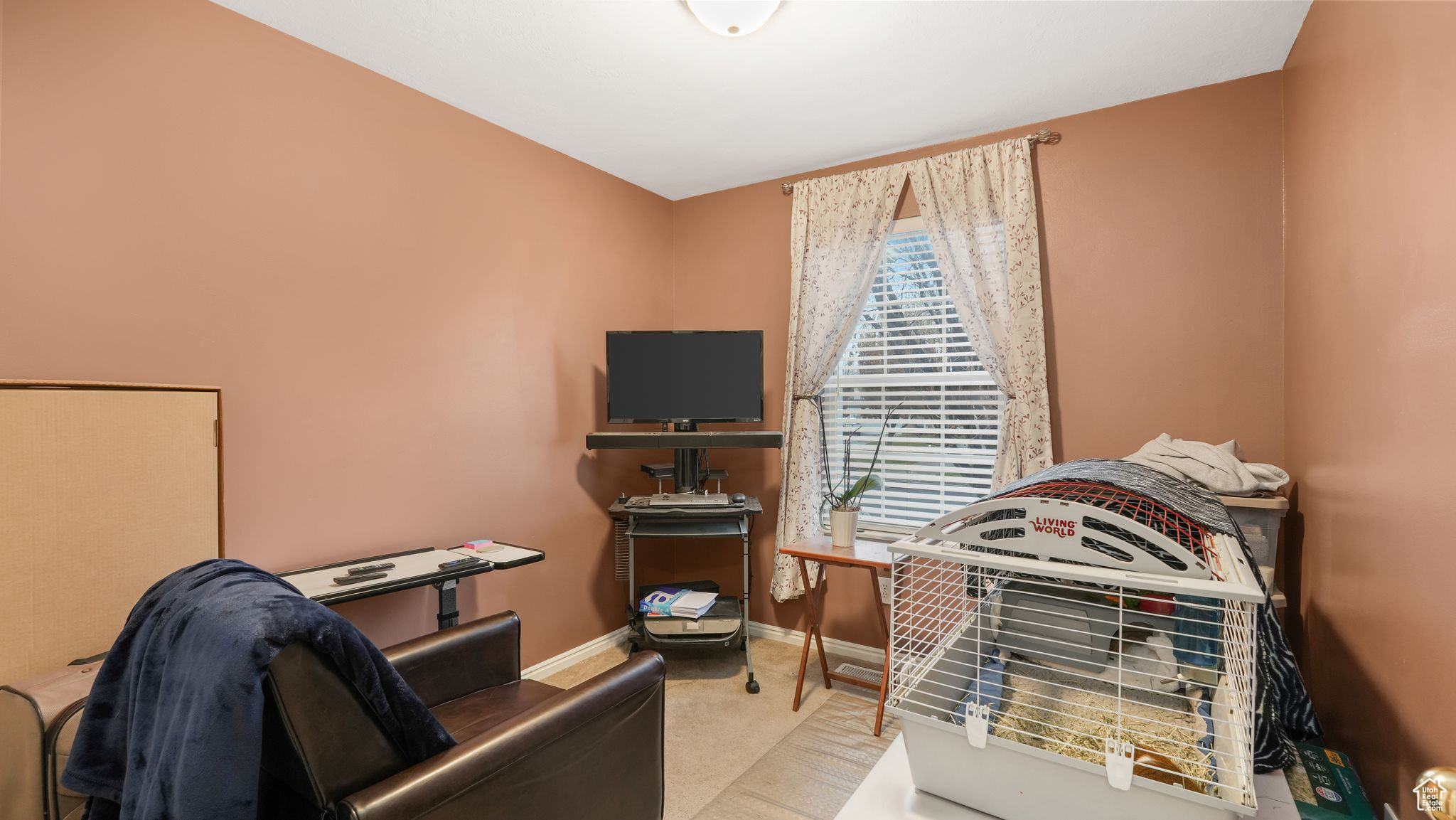 1272 E LOAFER VIEW DR