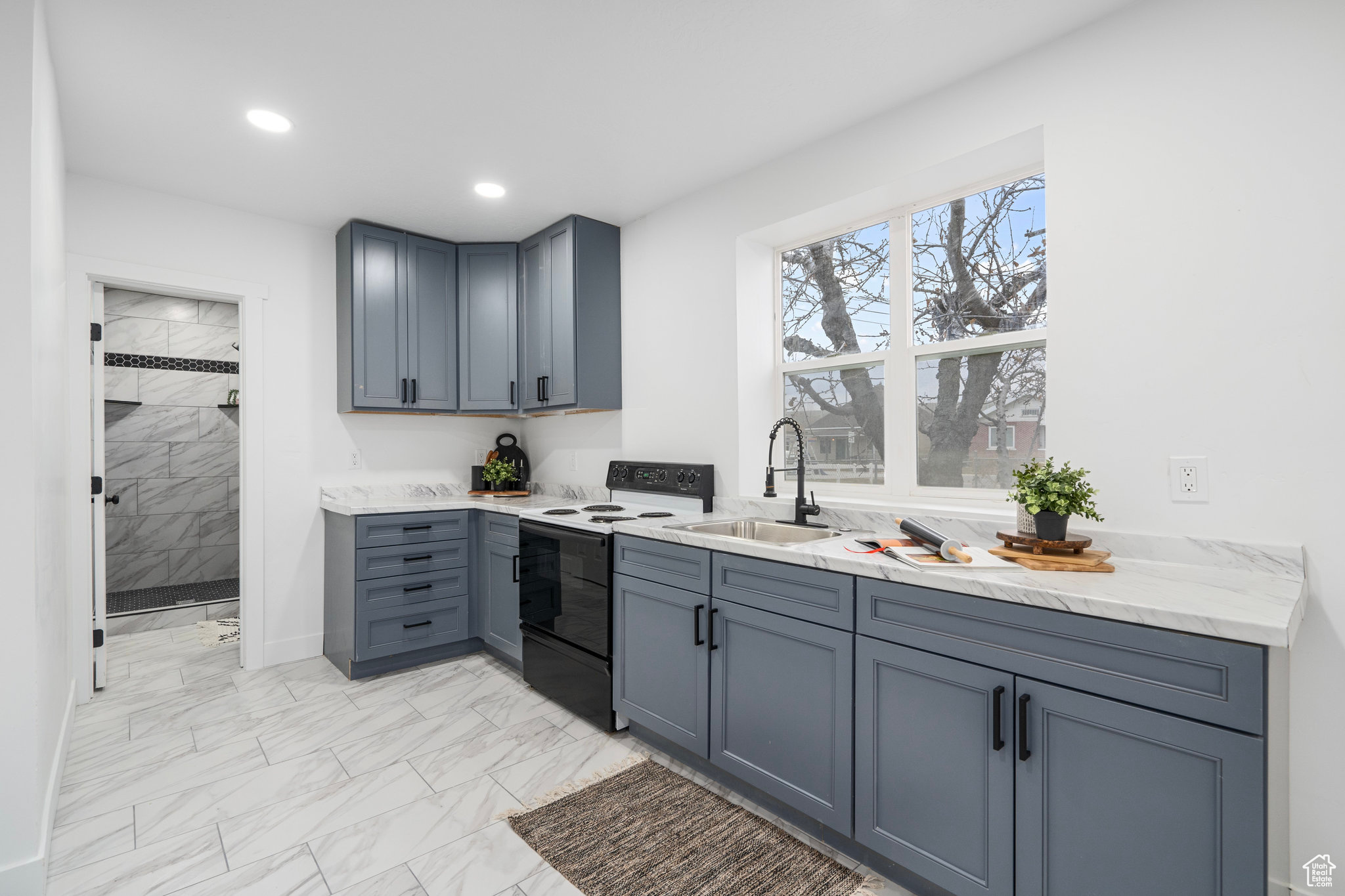 473 W CENTER ST