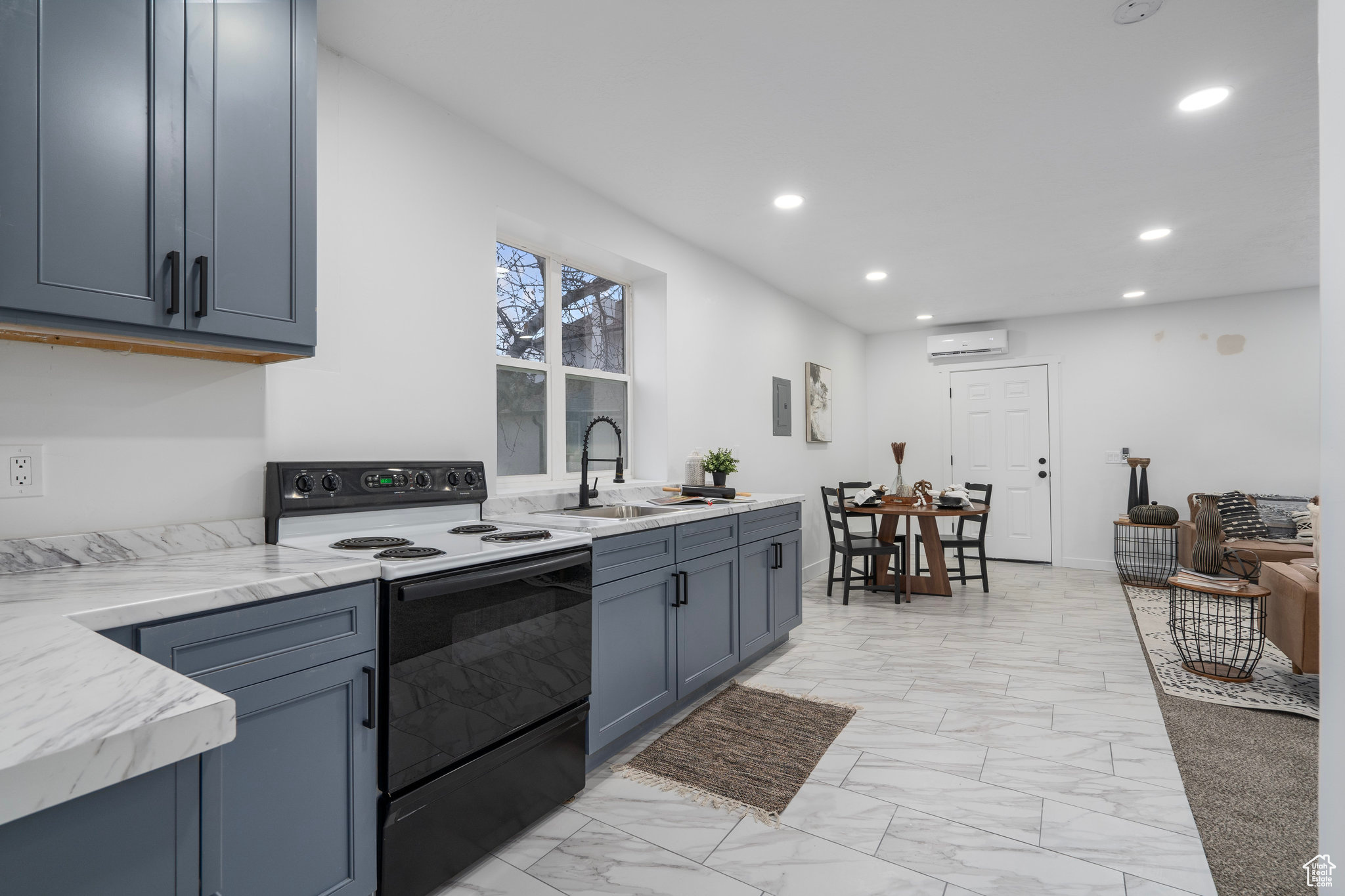 473 W CENTER ST