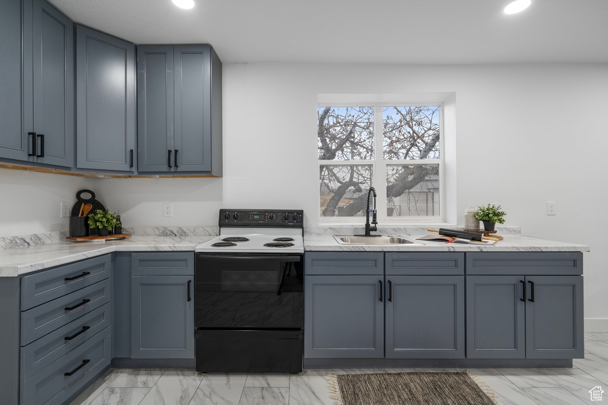 473 W CENTER ST