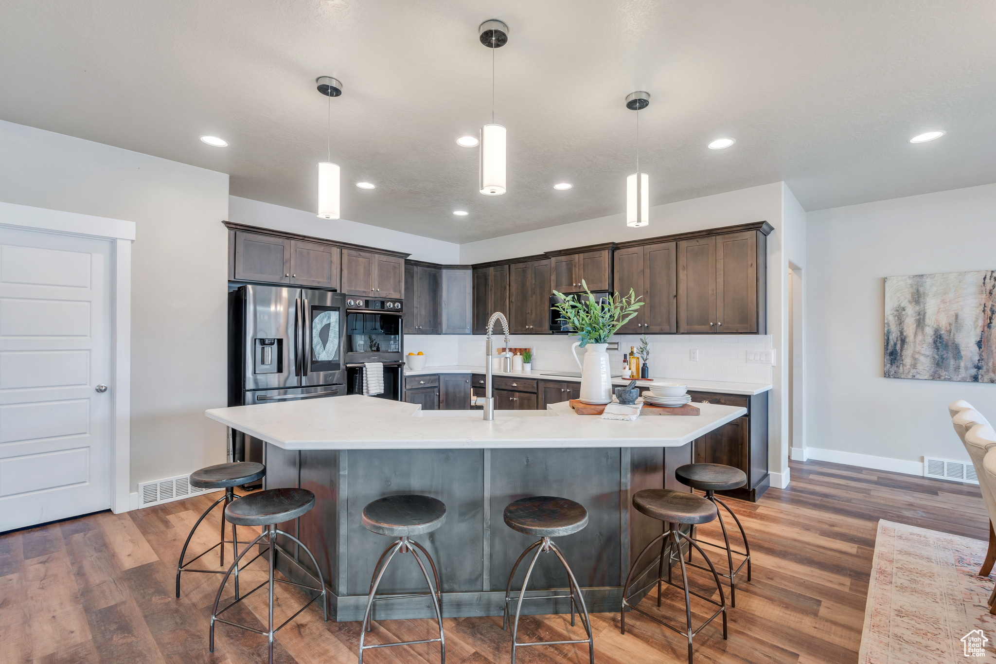 1407 E ABIGAIL LN