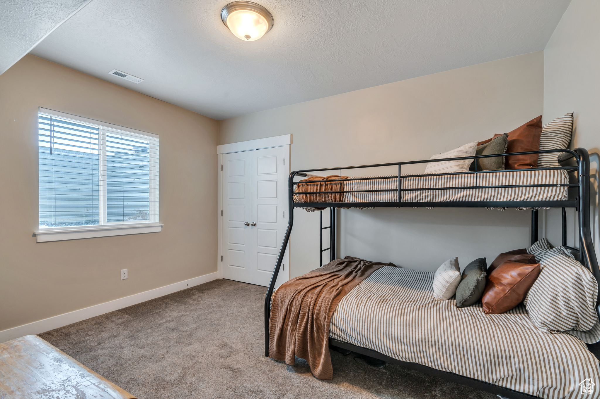 1407 E ABIGAIL LN