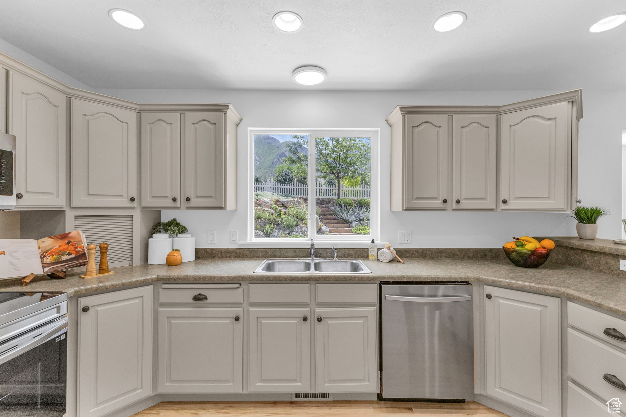 475 S RIDGE DRIVE DR.