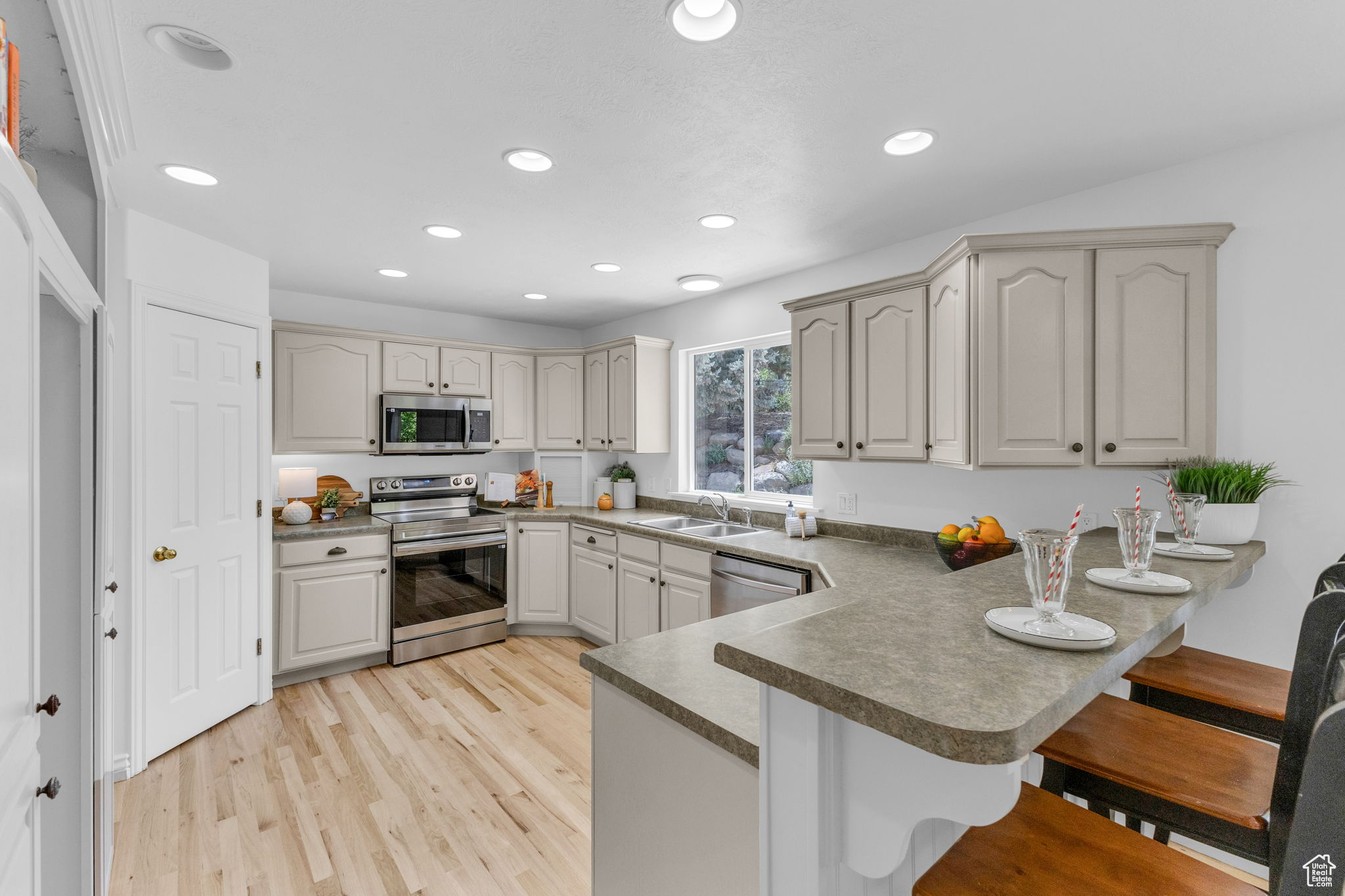 475 S RIDGE DRIVE DR.