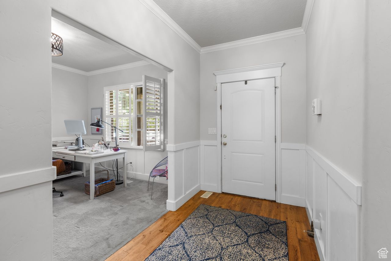2069 W CRESCENT WAY