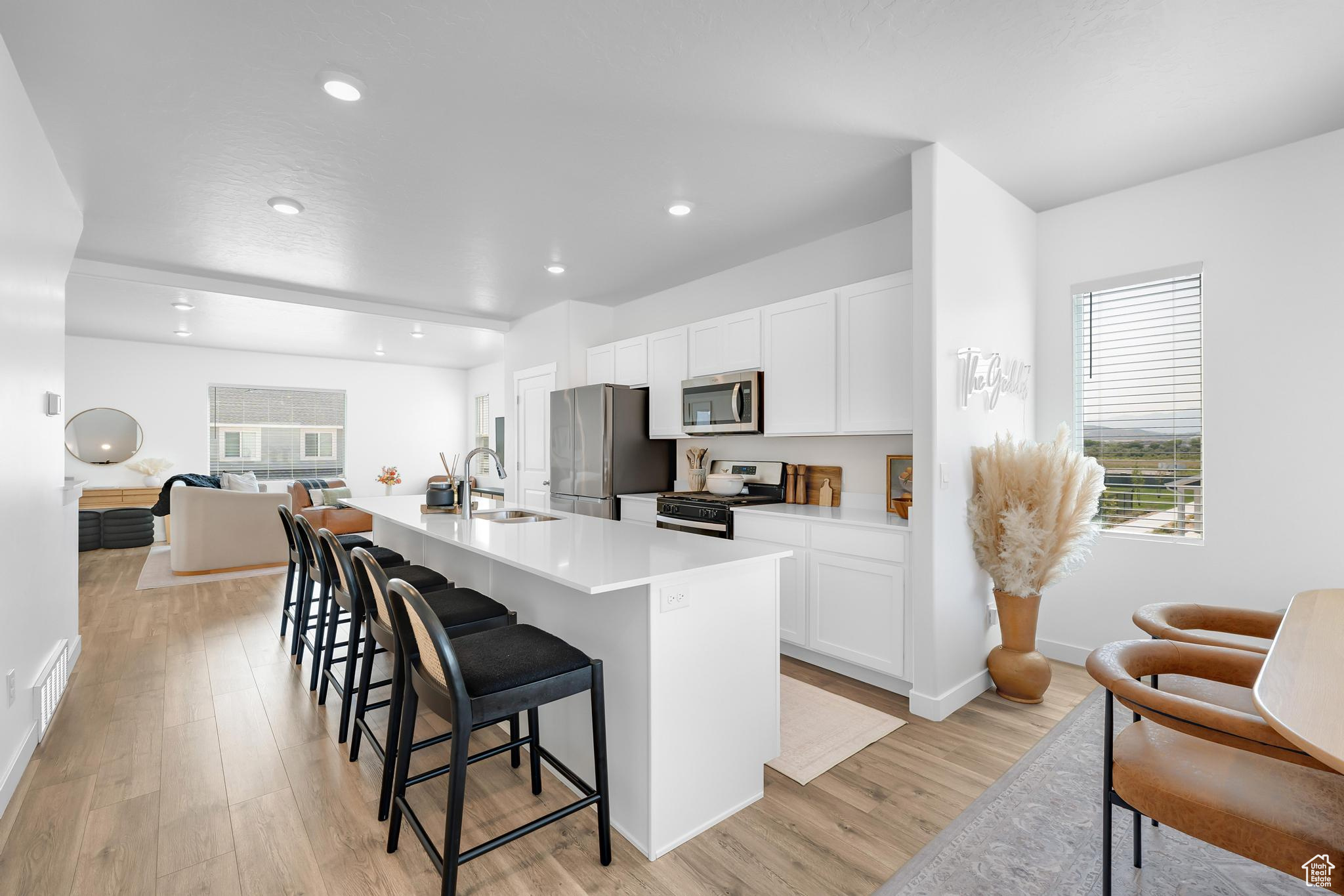 942 E DRIFTER LN