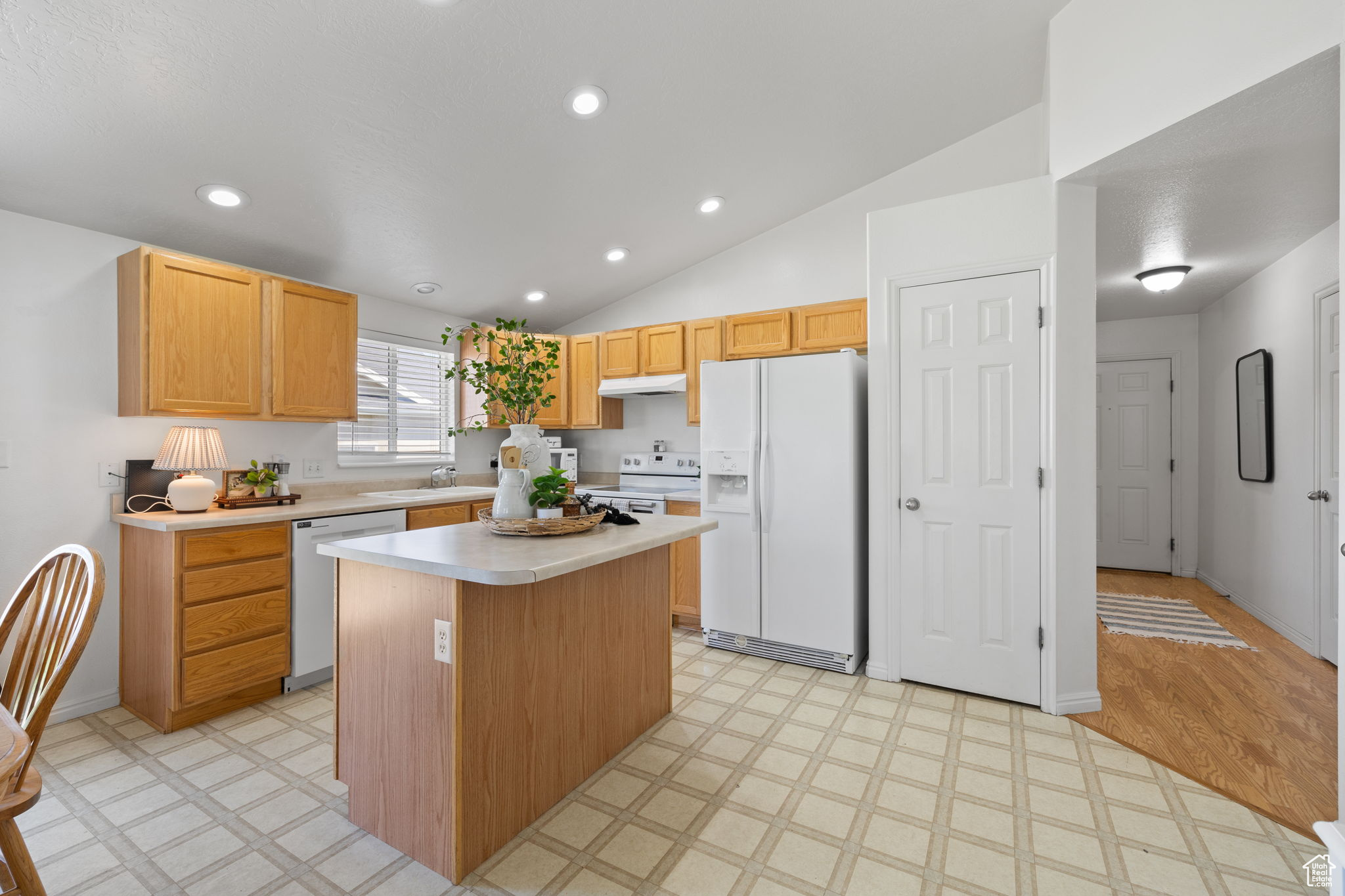 1869 N PEPPERMINT PL
