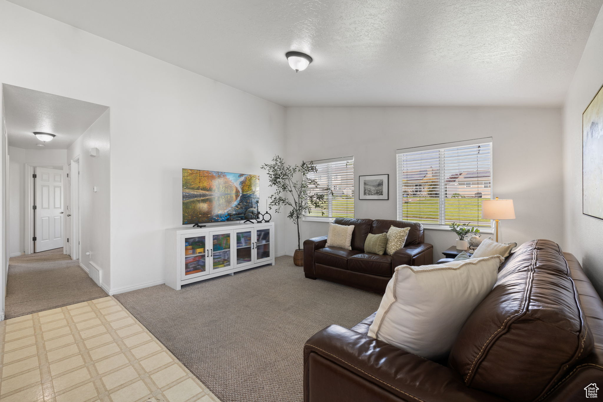 1869 N PEPPERMINT PL