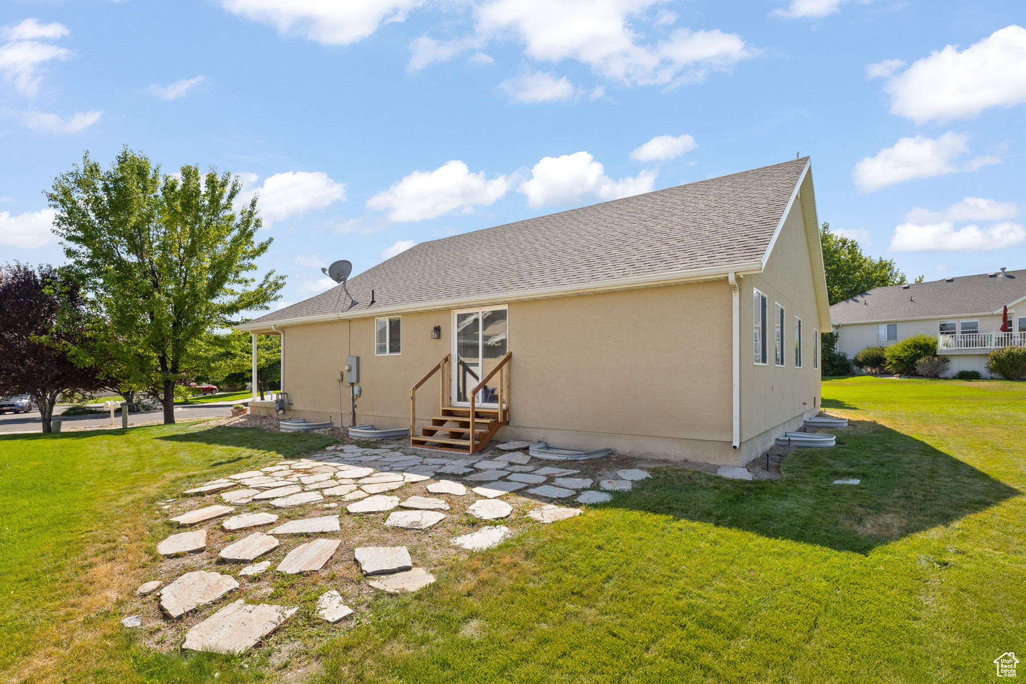 1869 N PEPPERMINT PL
