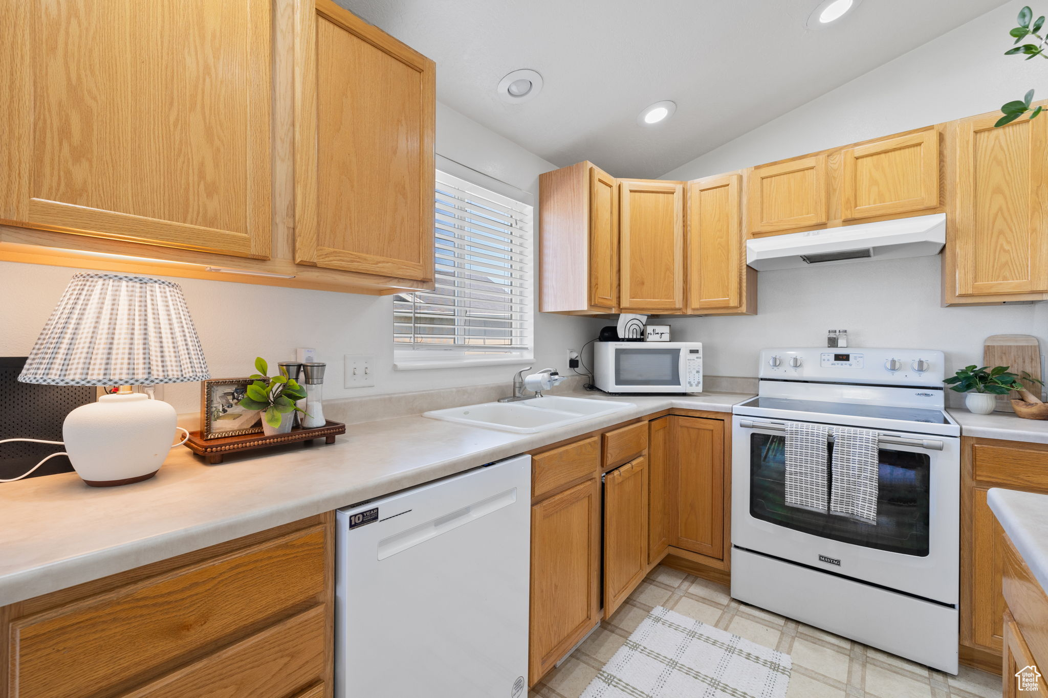 1869 N PEPPERMINT PL