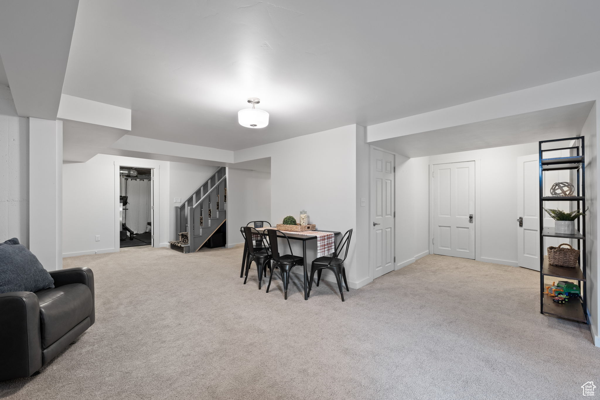 1377 E BUTLER AVE