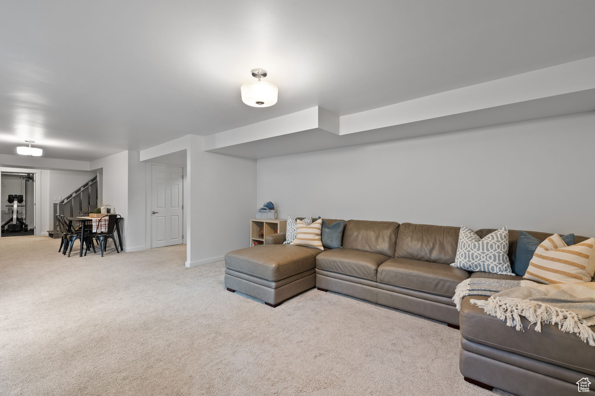 1377 E BUTLER AVE