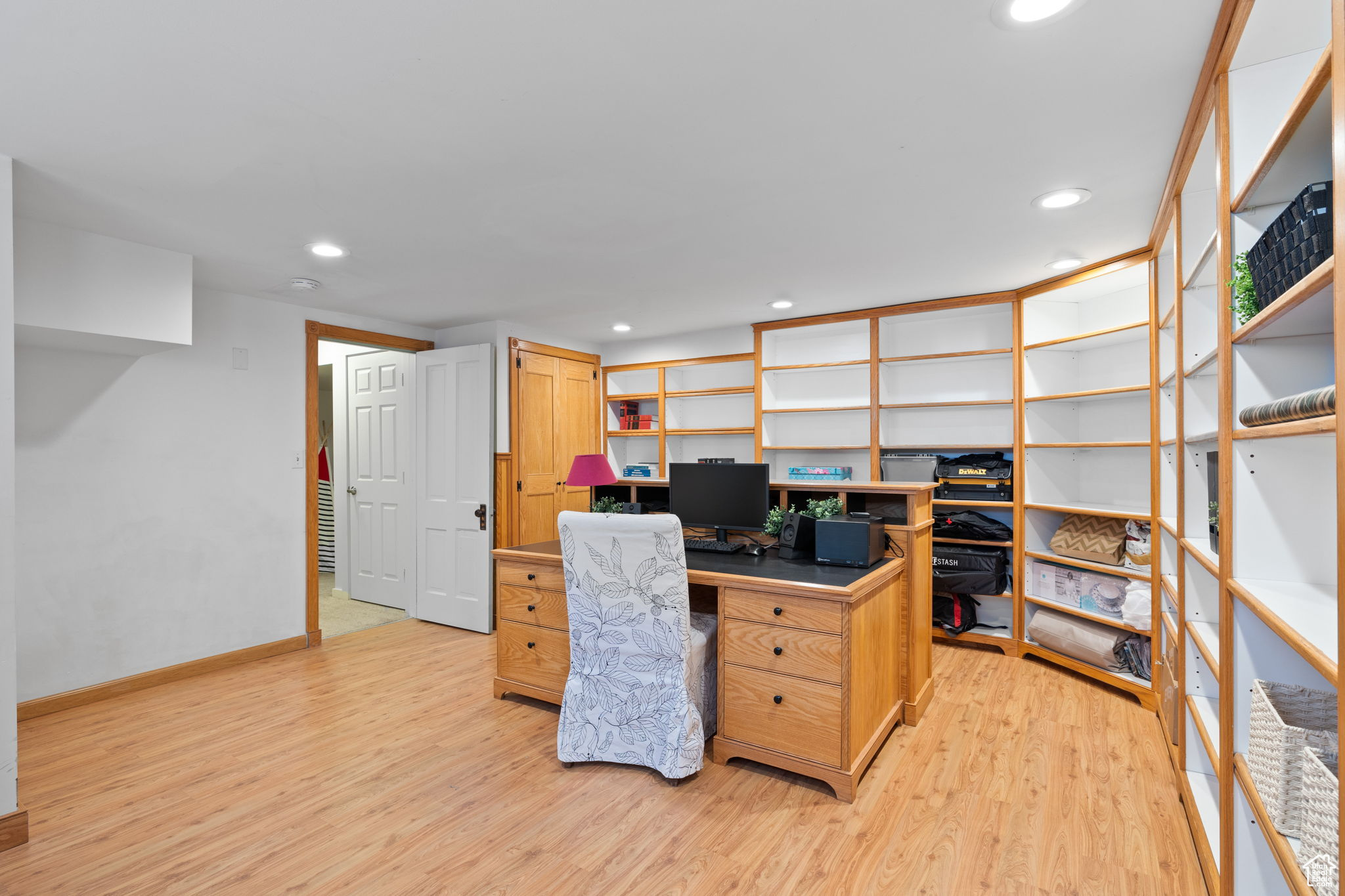 1377 E BUTLER AVE