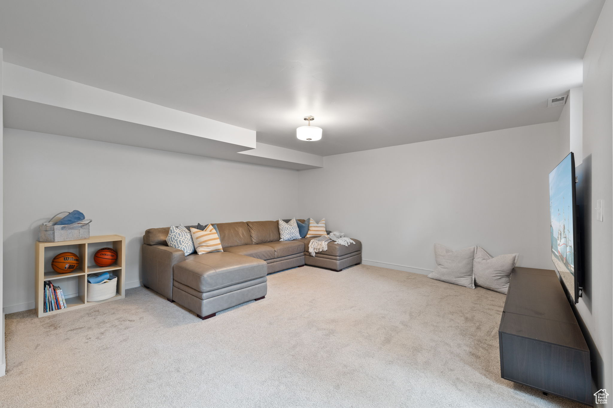 1377 E BUTLER AVE