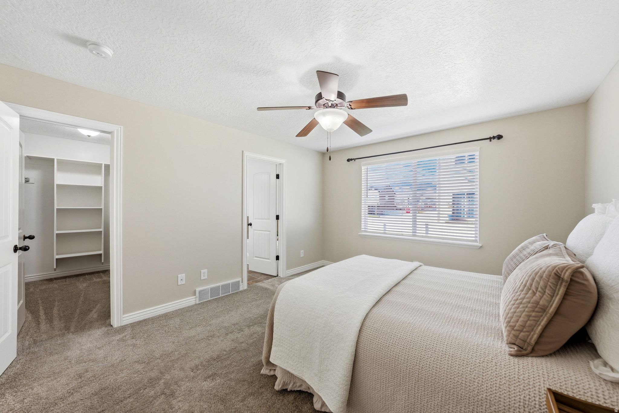 6446 S ORANGE SKY CT