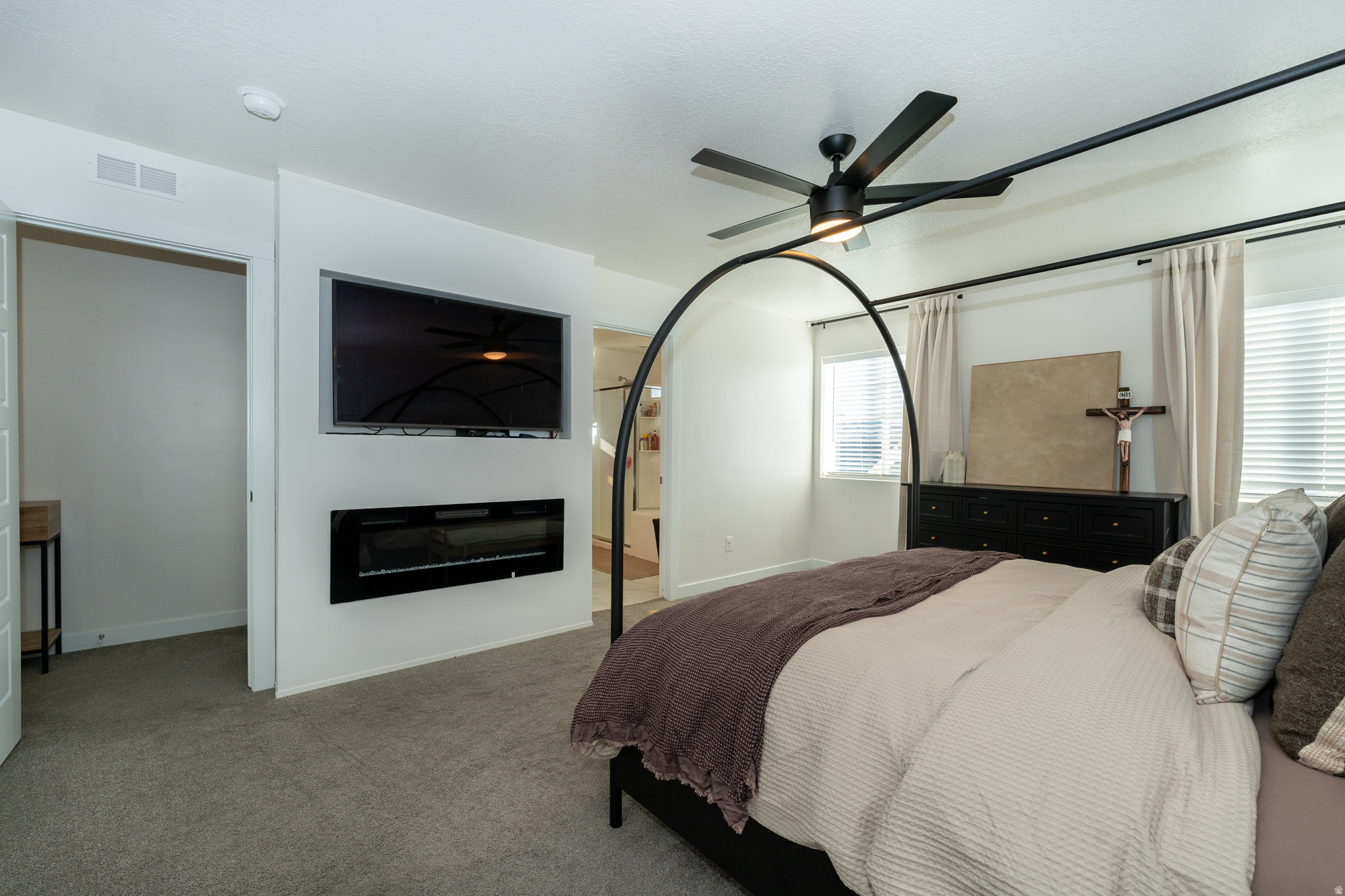 6078 N WHITE ROCK RD