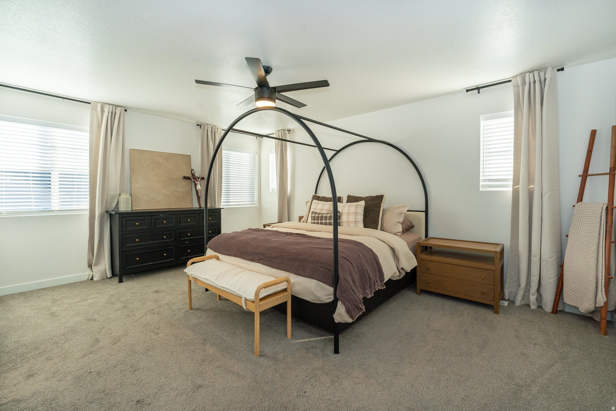 6078 N WHITE ROCK RD