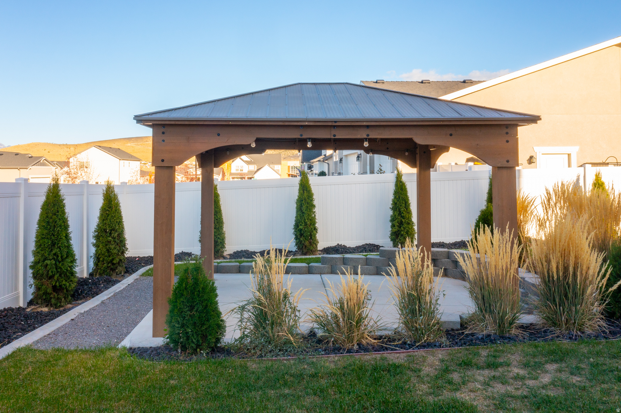 6078 N WHITE ROCK RD